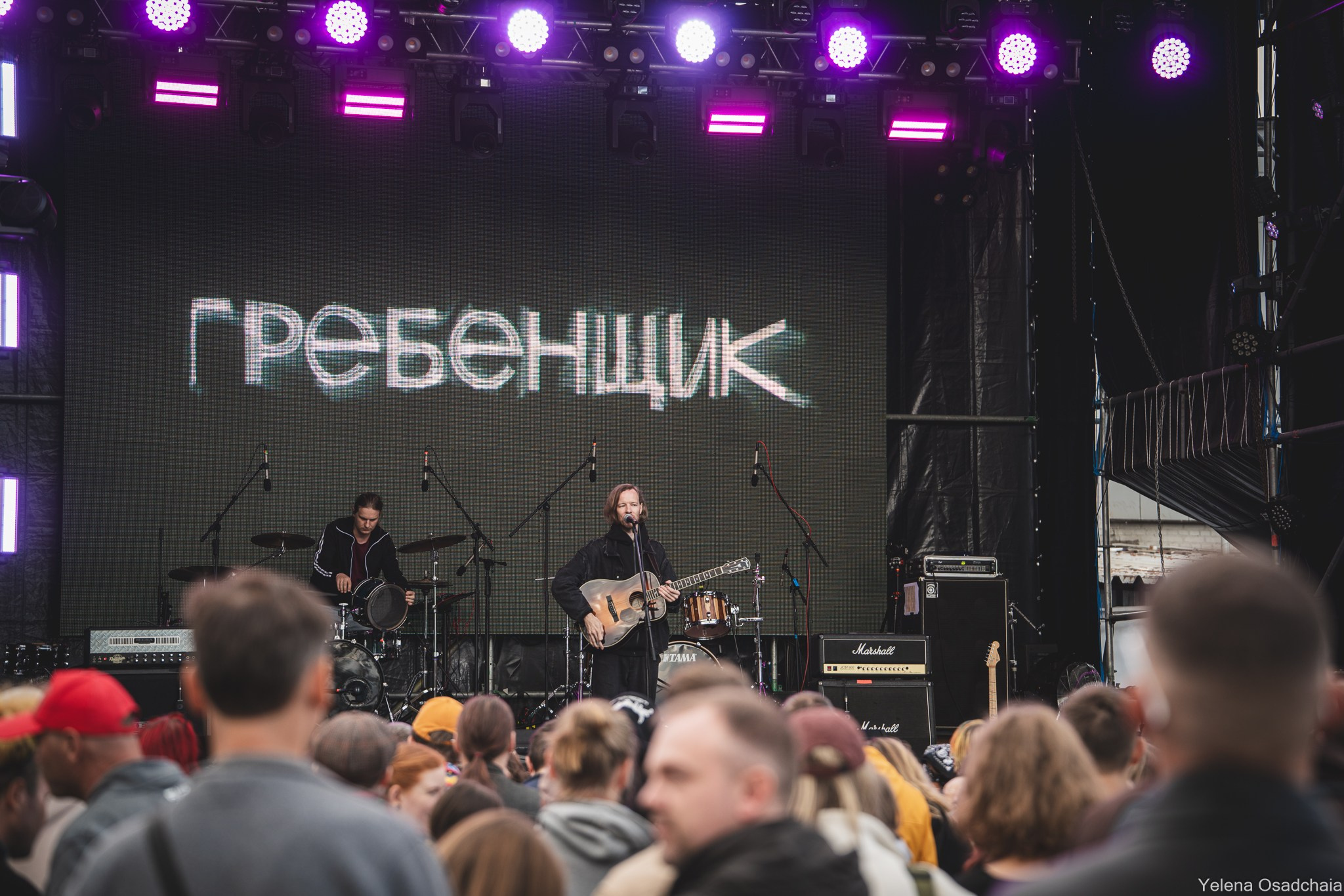 Живой 2025 — День 1. Елена Осадчая — фотографирую музыку на сцене и в жизни