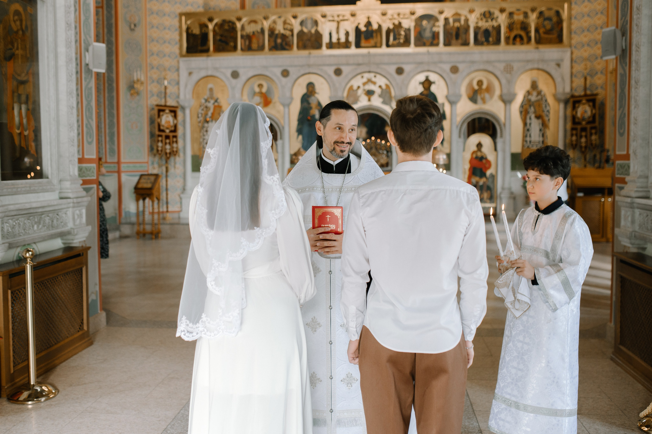 Фотосессия венчания в Храме Преподобного Сергия Радонежского