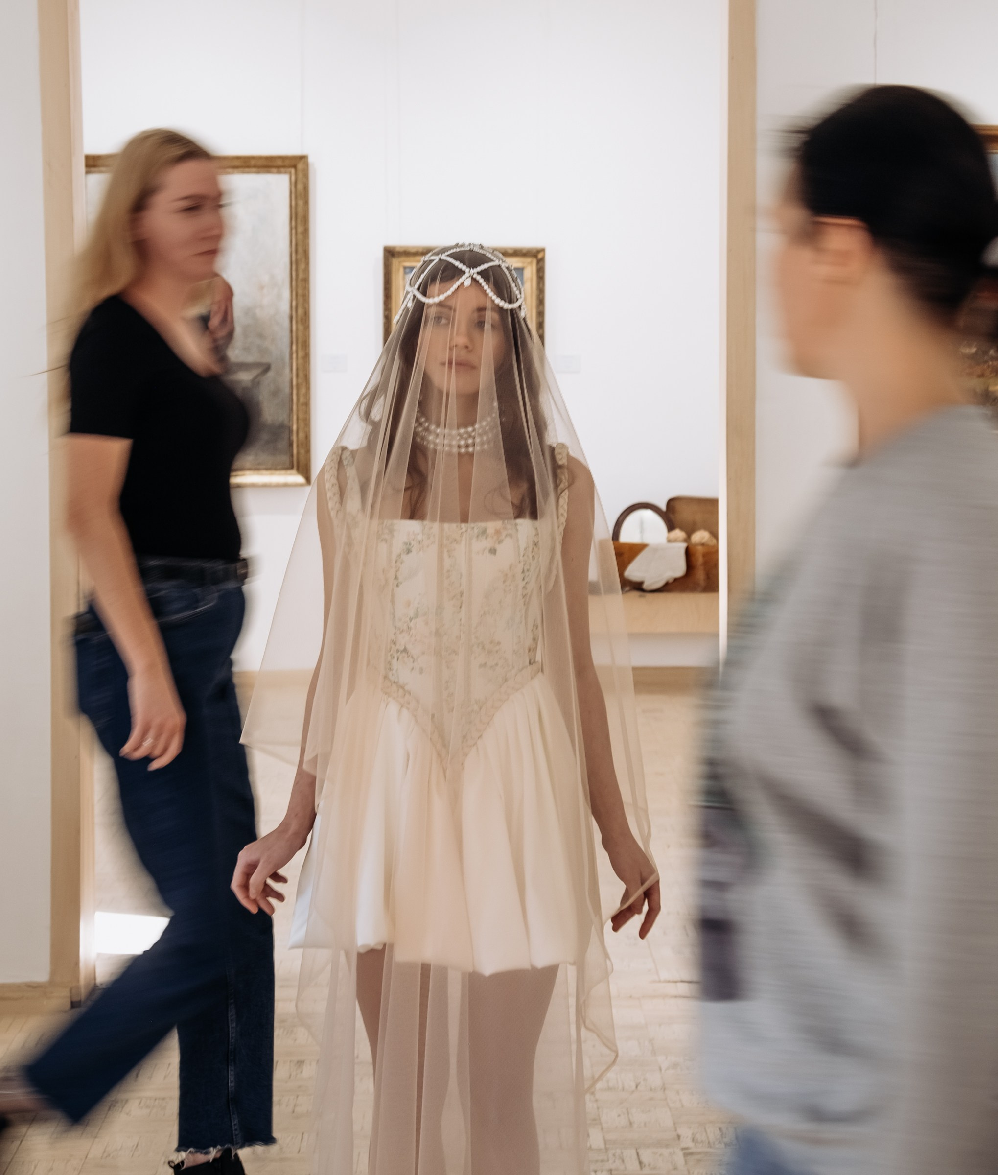 Музей. Невеста