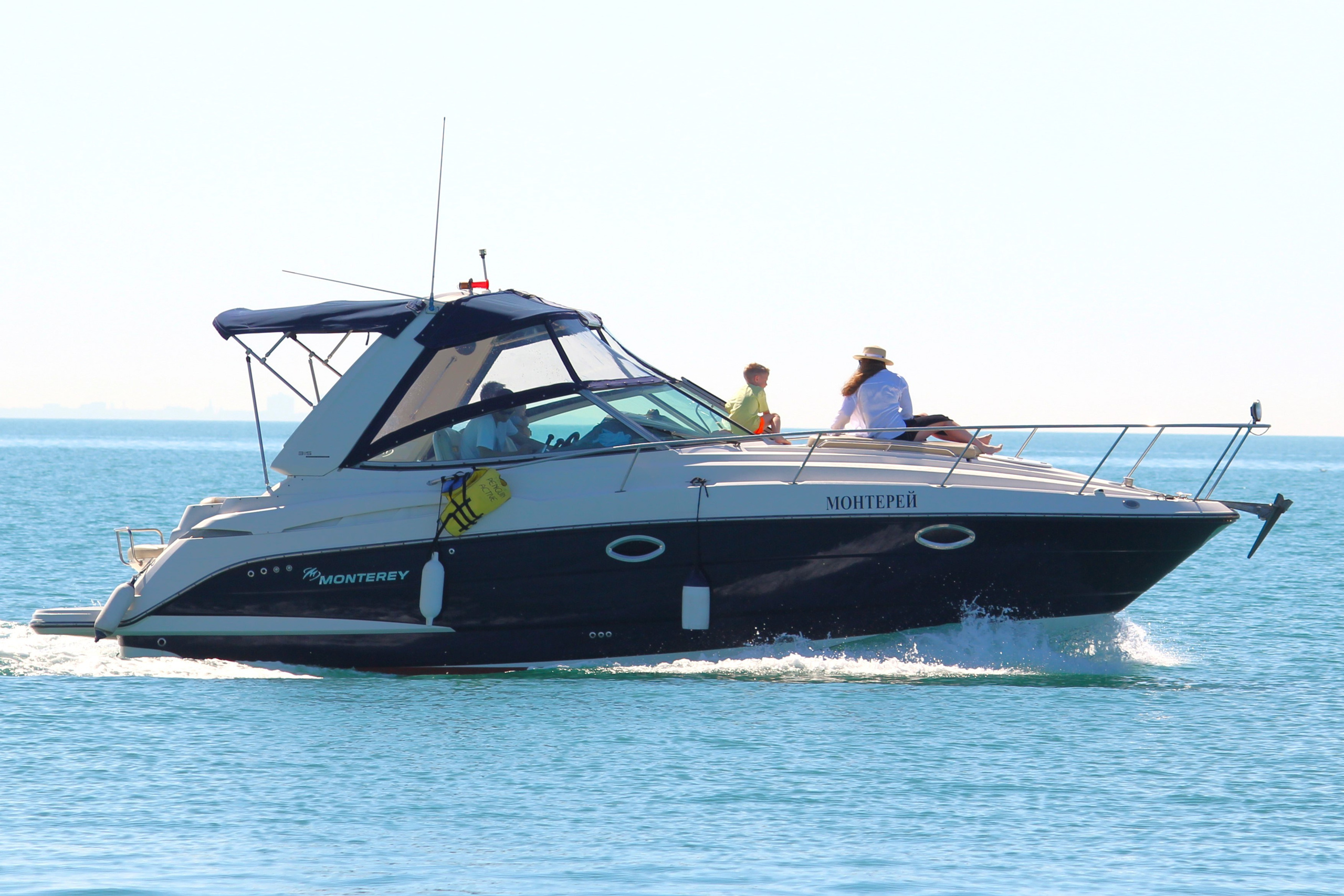 Катер Монтерей Аренда Яхты в Сочи Яхтанаморе YACHTNAMORE