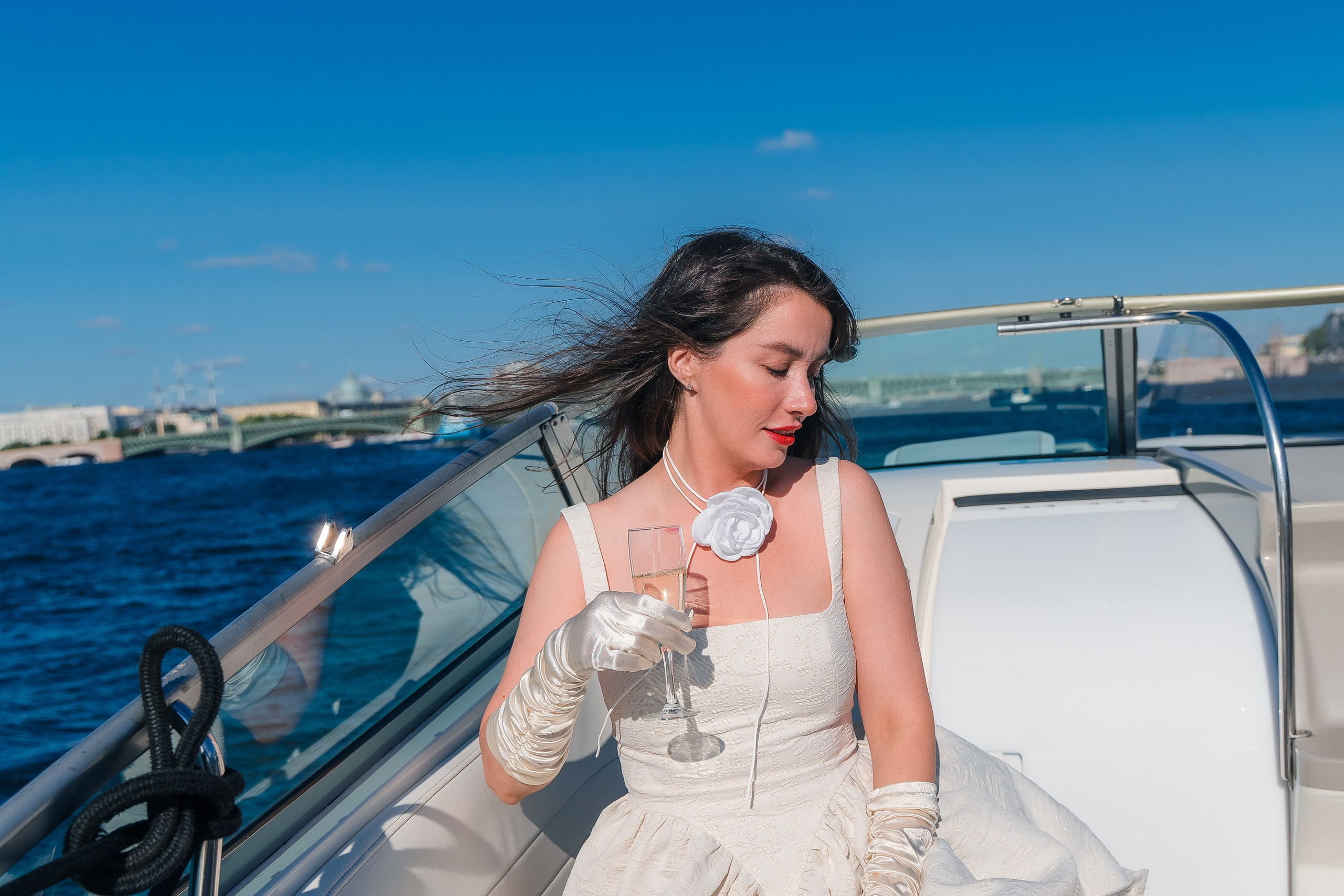 Фотосъемка девичника, встреча девушек, веселые женские портреты