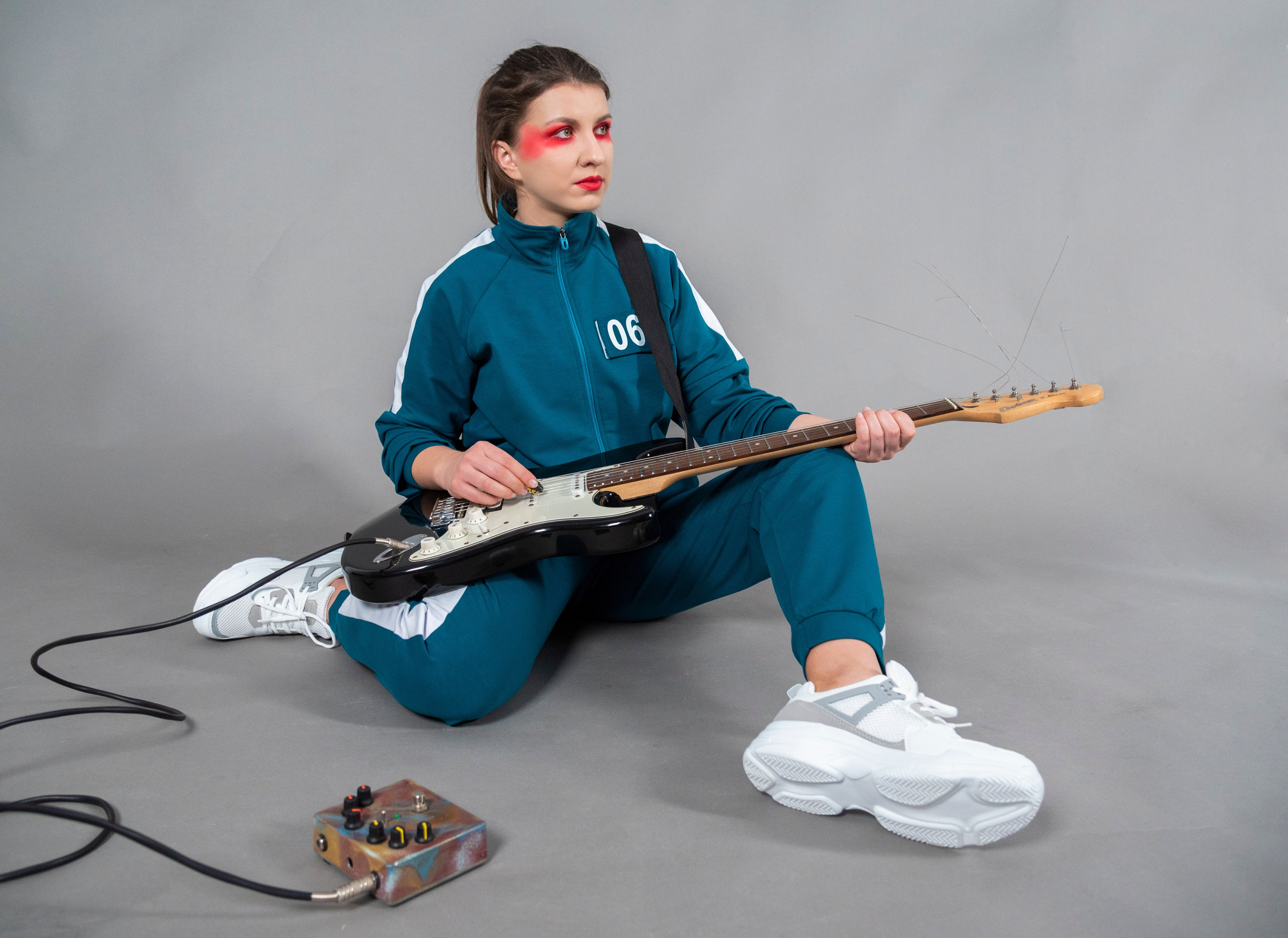 Фотопроект самоизоляция, сомнамбула, сновидческие видения, философия, одиночество, арт-фотография. девушка с гитарой