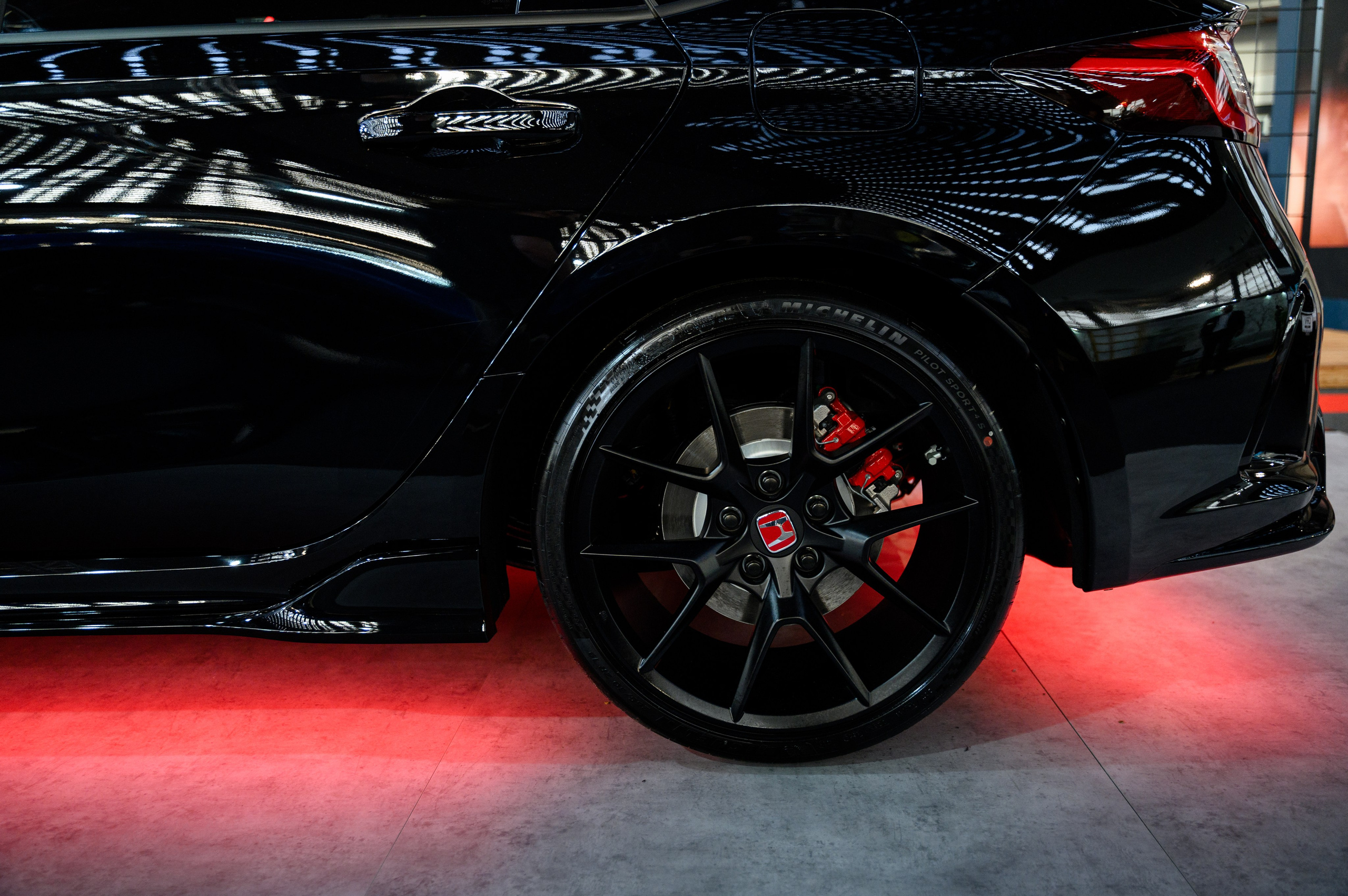 56-й Международный автосалон в Белграде. Елена Чеснокова спортивный фотограф во Владимире и Белграде