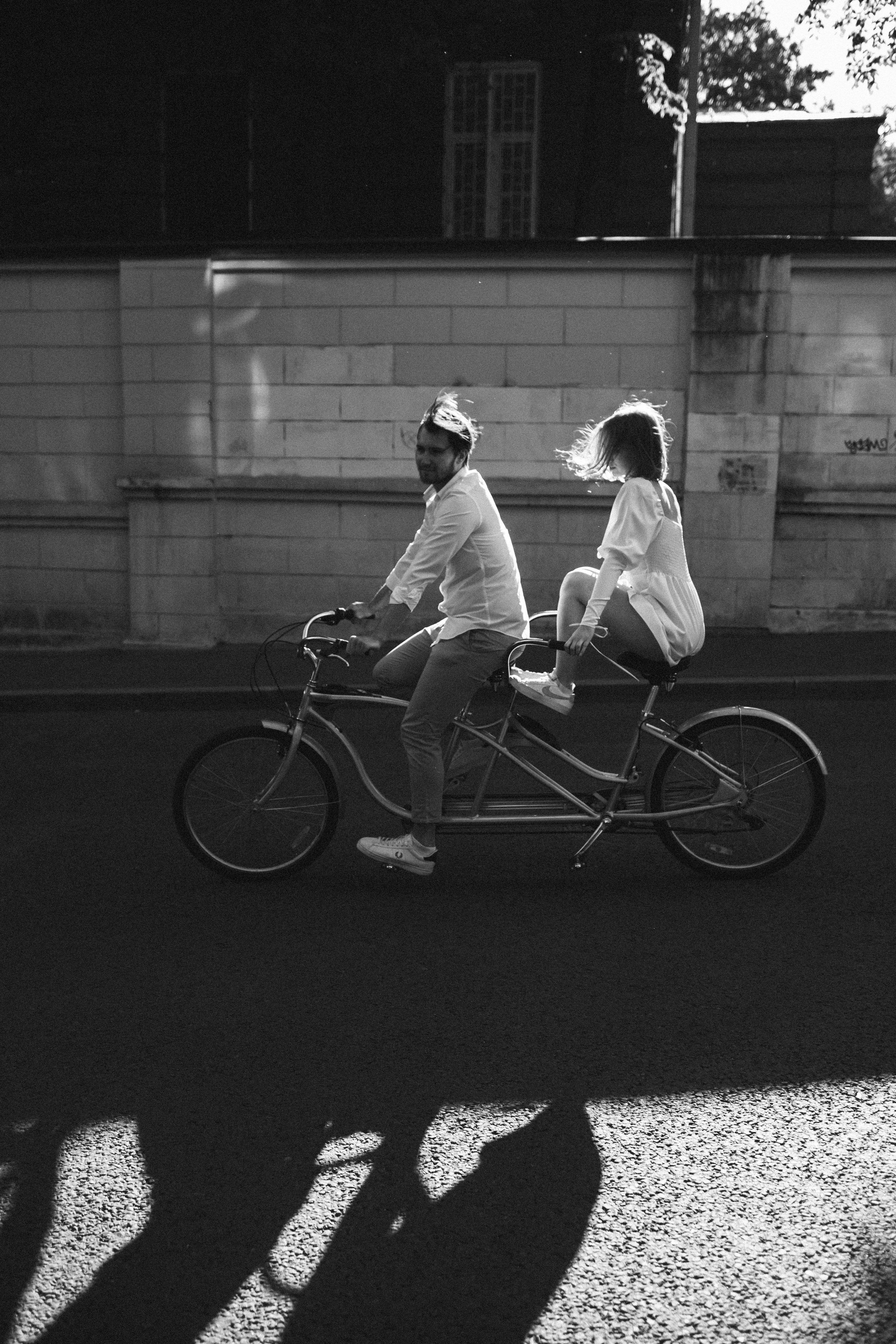 A date on a bicycle. Wedding and family photographer