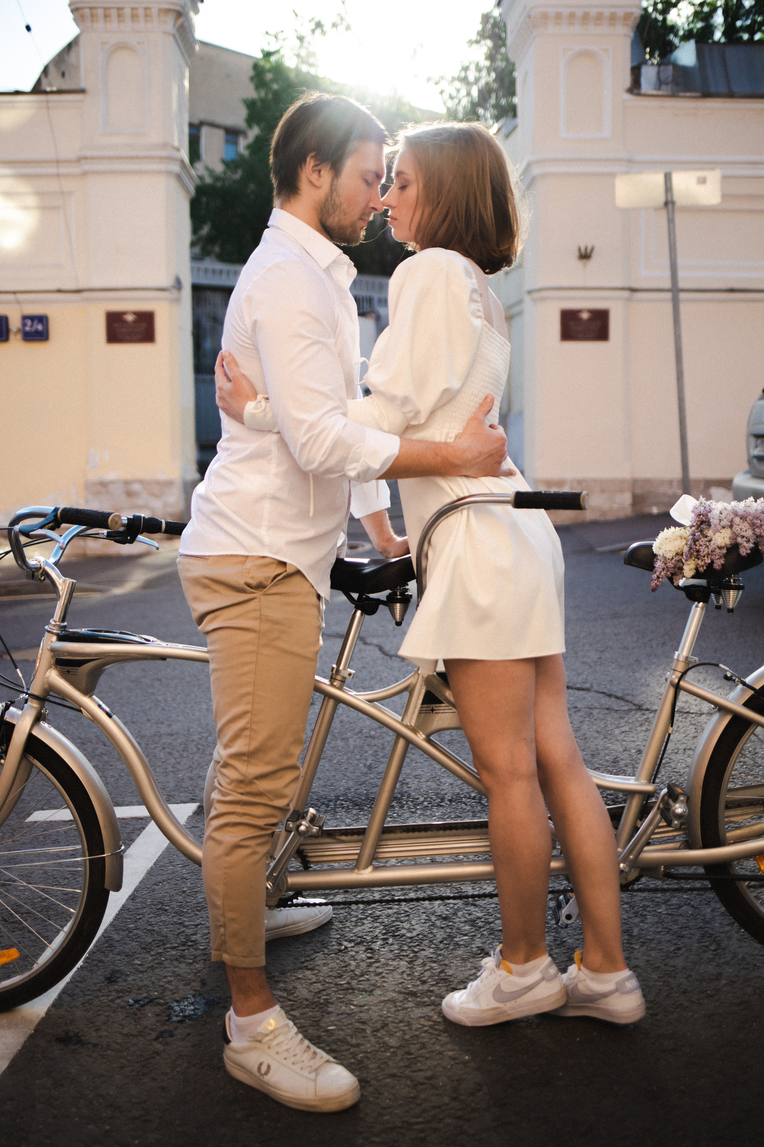 A date on a bicycle. Wedding and family photographer