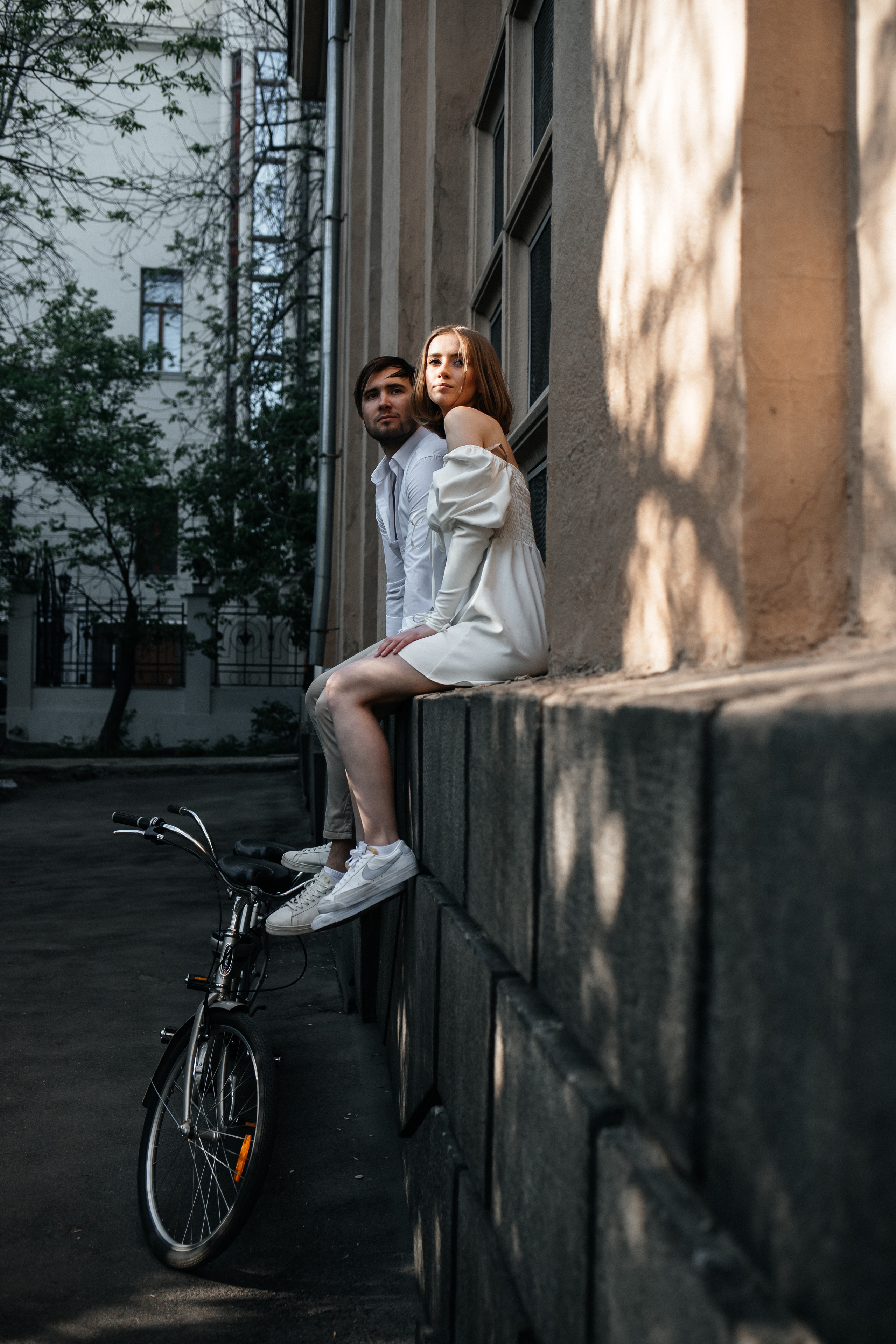 A date on a bicycle. Wedding and family photographer