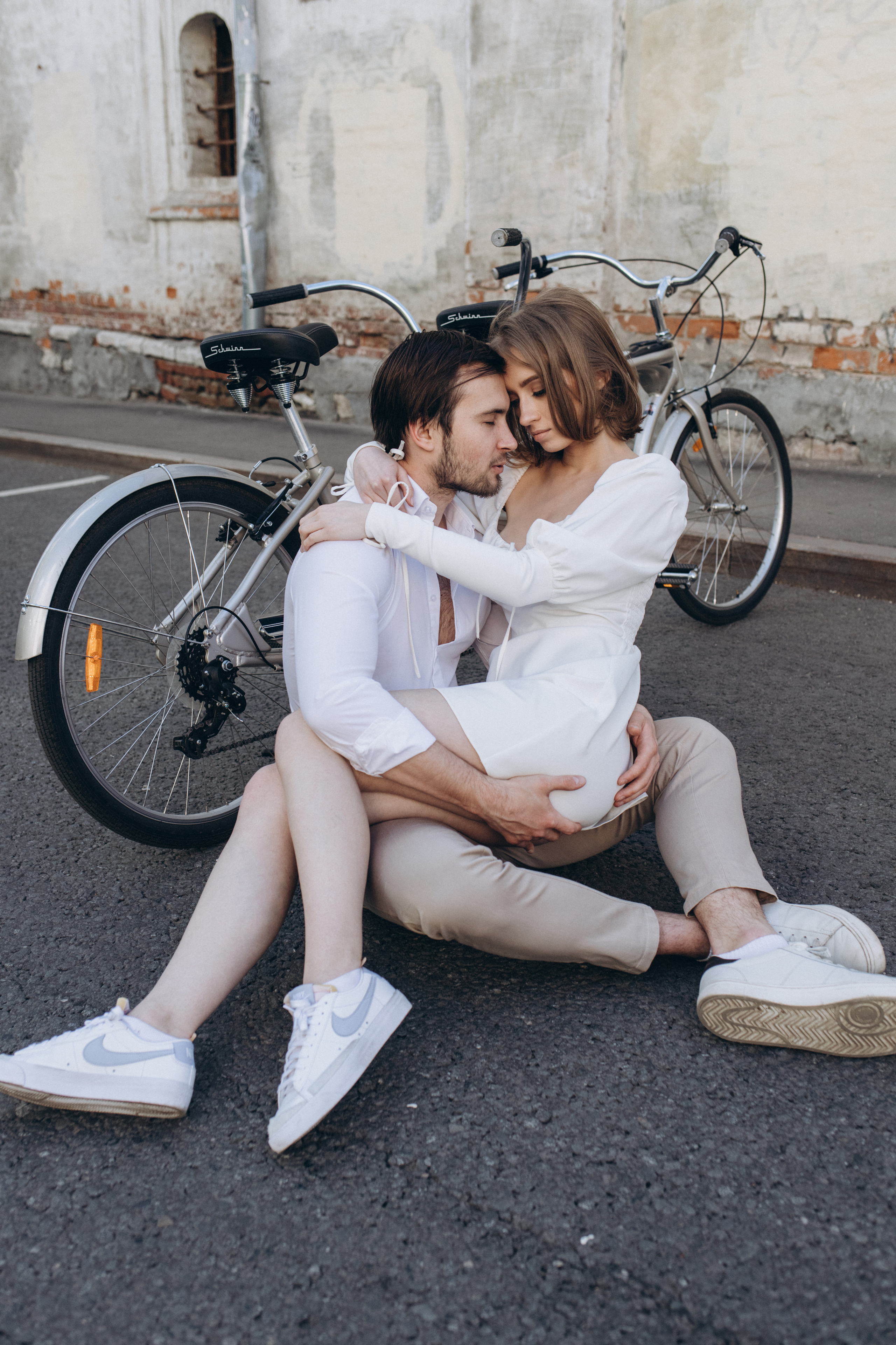 A date on a bicycle. Wedding and family photographer