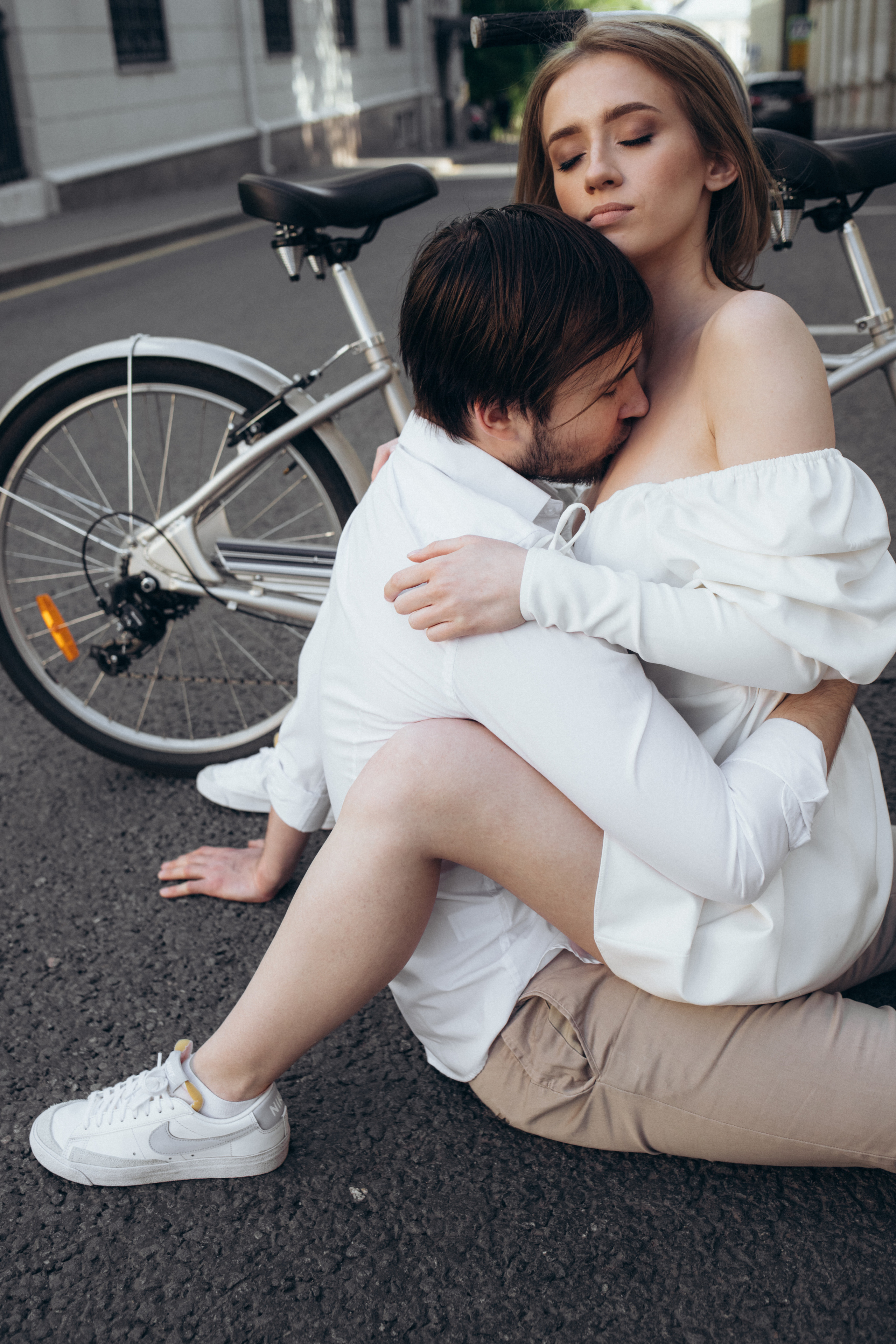 A date on a bicycle. Wedding and family photographer