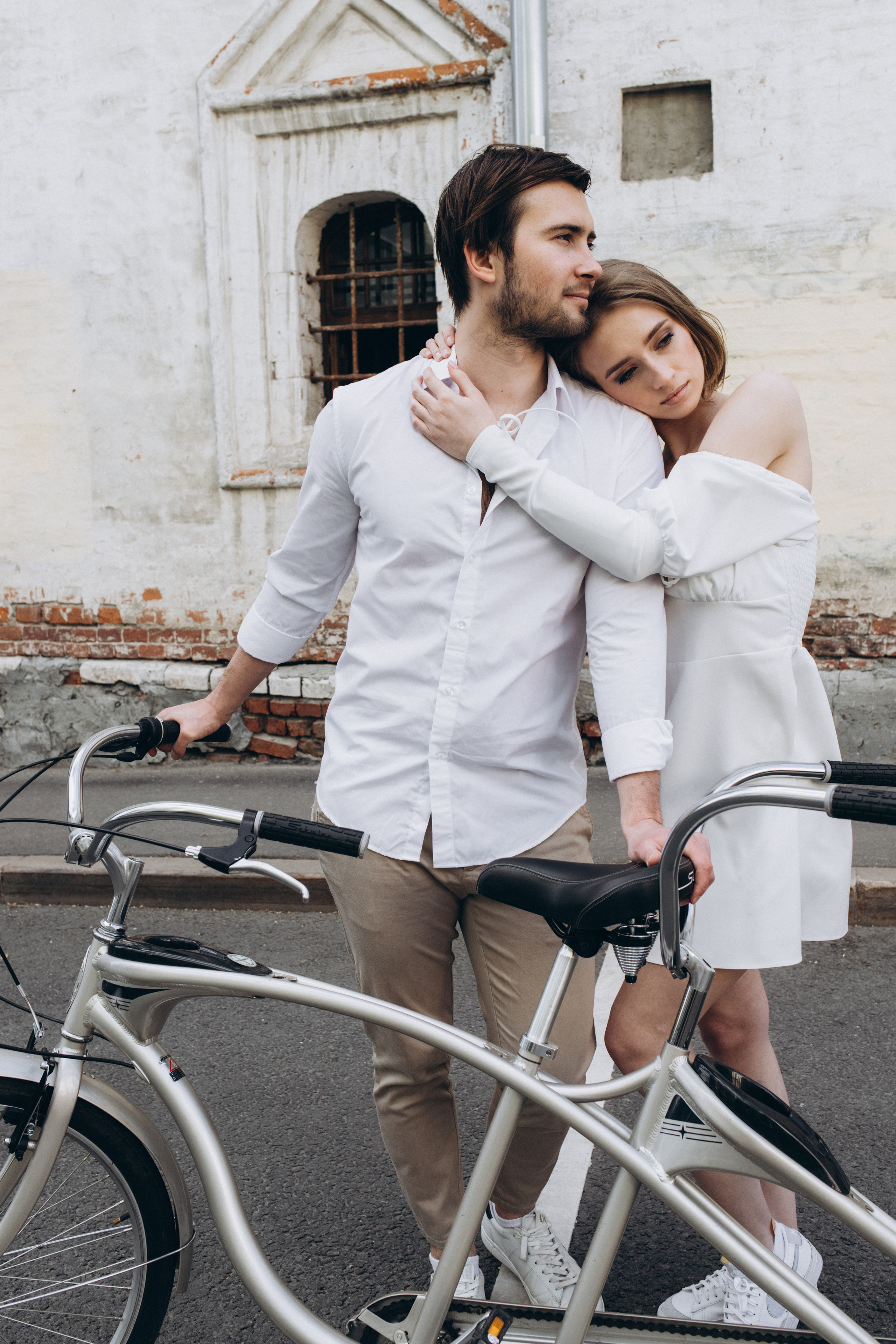 A date on a bicycle. Wedding and family photographer