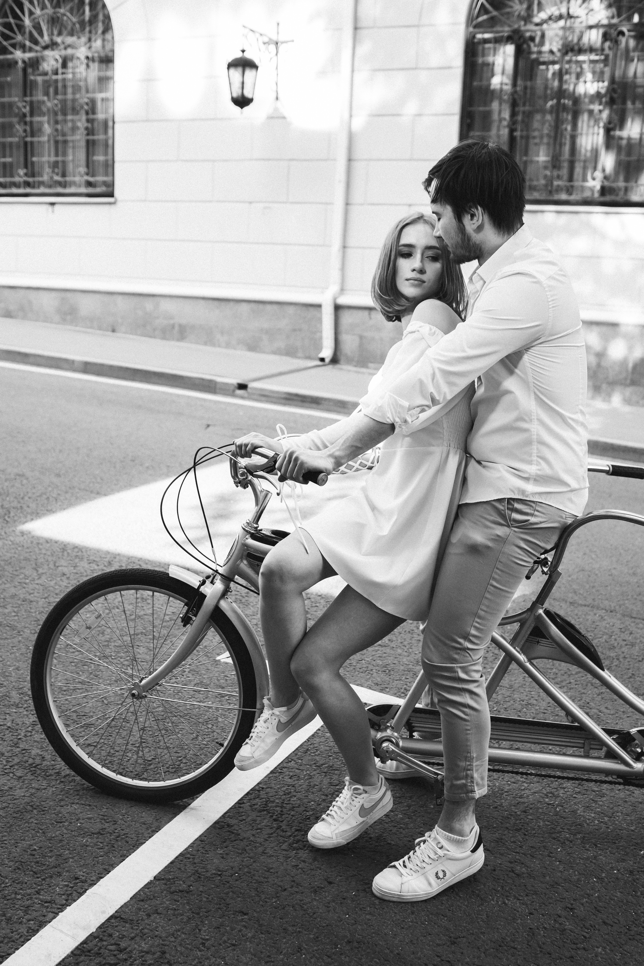 A date on a bicycle. Wedding and family photographer