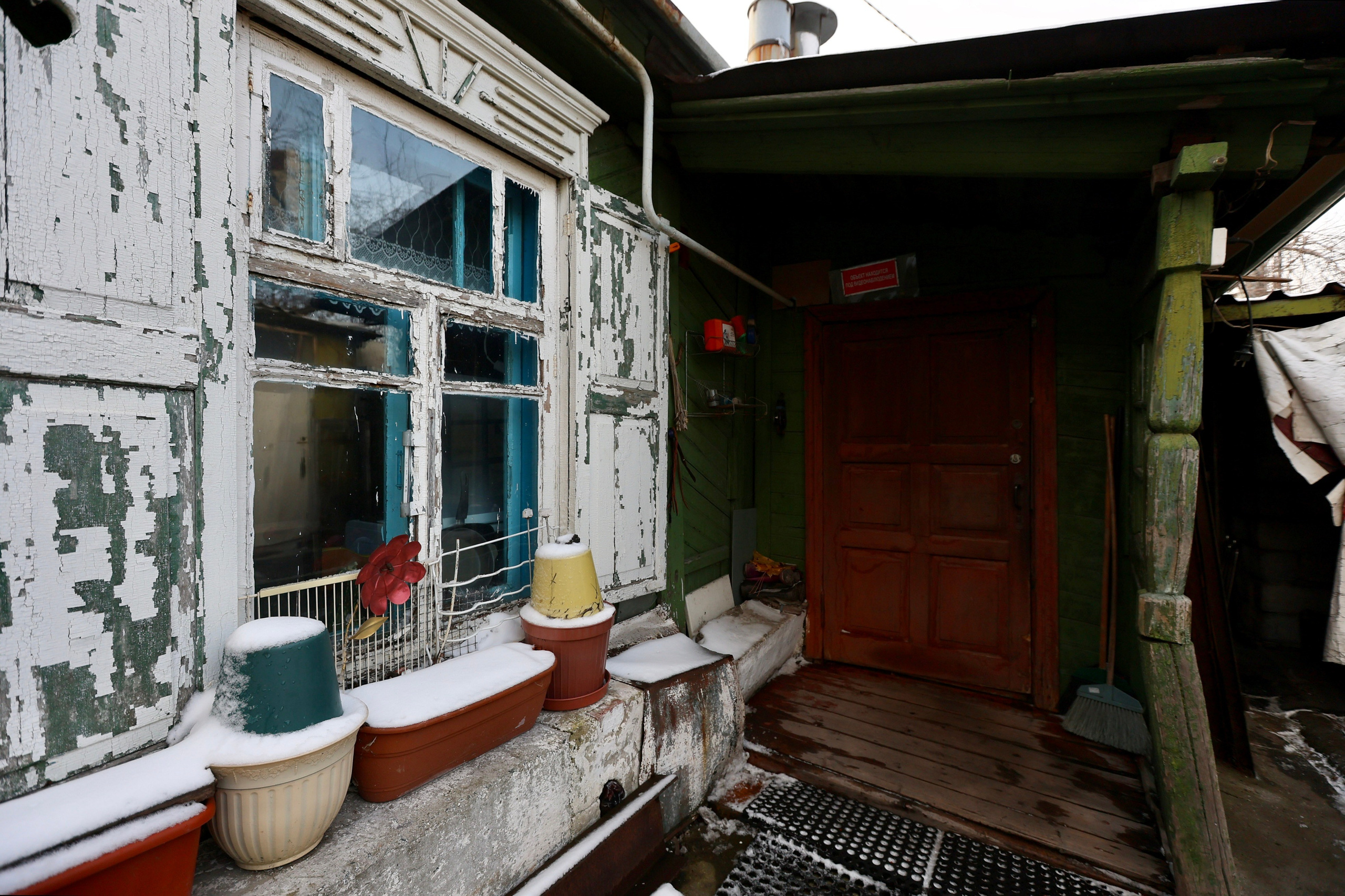 Людмила Владимировна. Хозяйка маленького дома в окружении многоэтажек. Репортажный фотограф Наталья Лапцевич