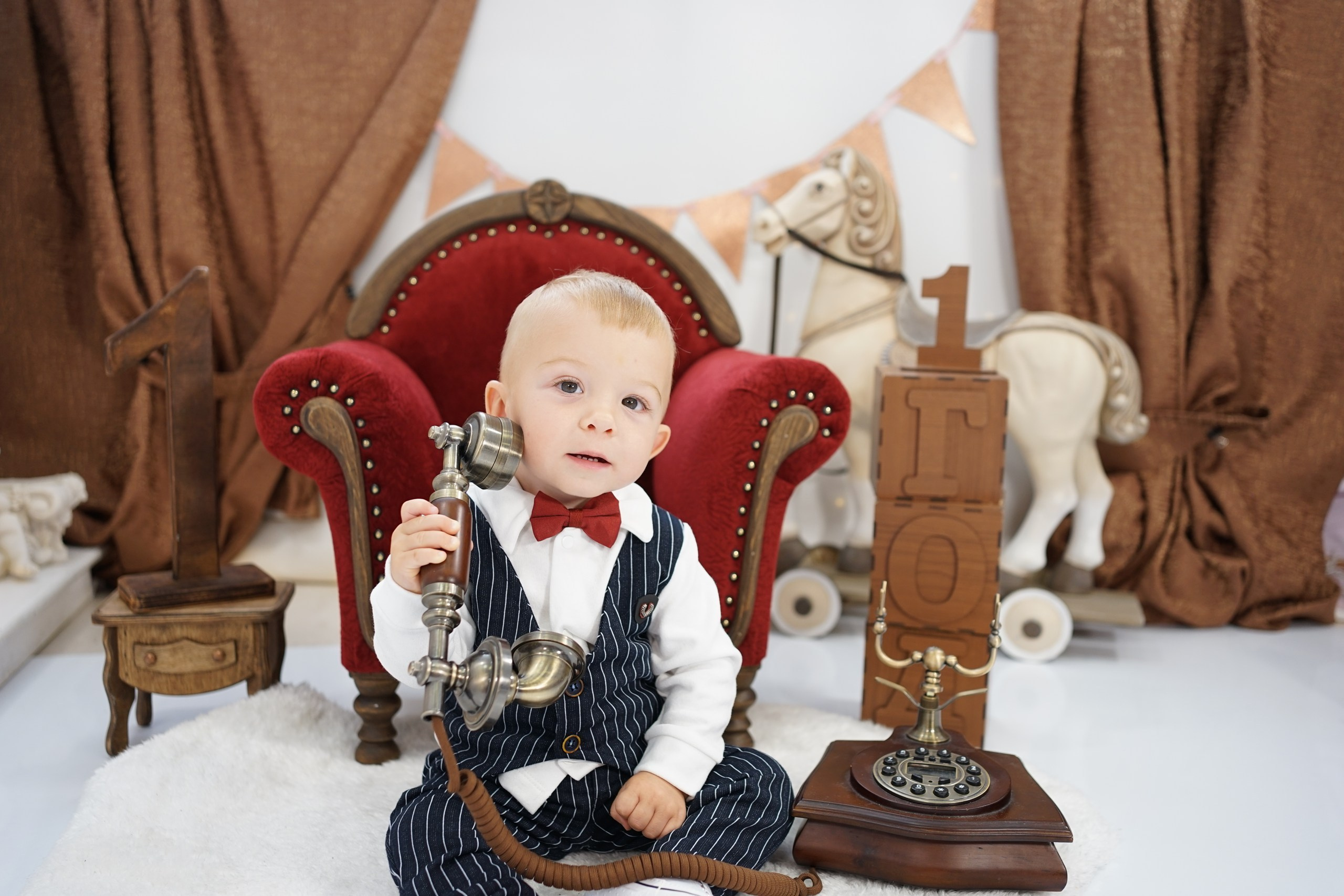 Бордовая зона. Детская Фотостудия ГОДОВАСИКИ в Санкт-Петербурге фотосесия на годик