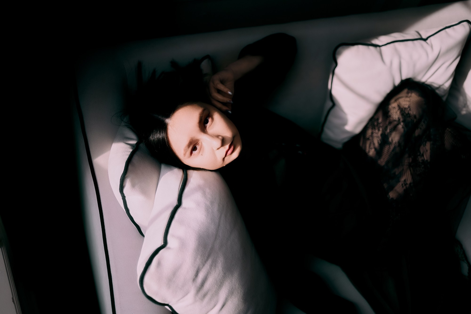 Женский портрет в Тюмени: Диана в студии Fineart | Фотограф Дарья Мустафина. Портретный фотограф Тюмень Дарья Мустафина