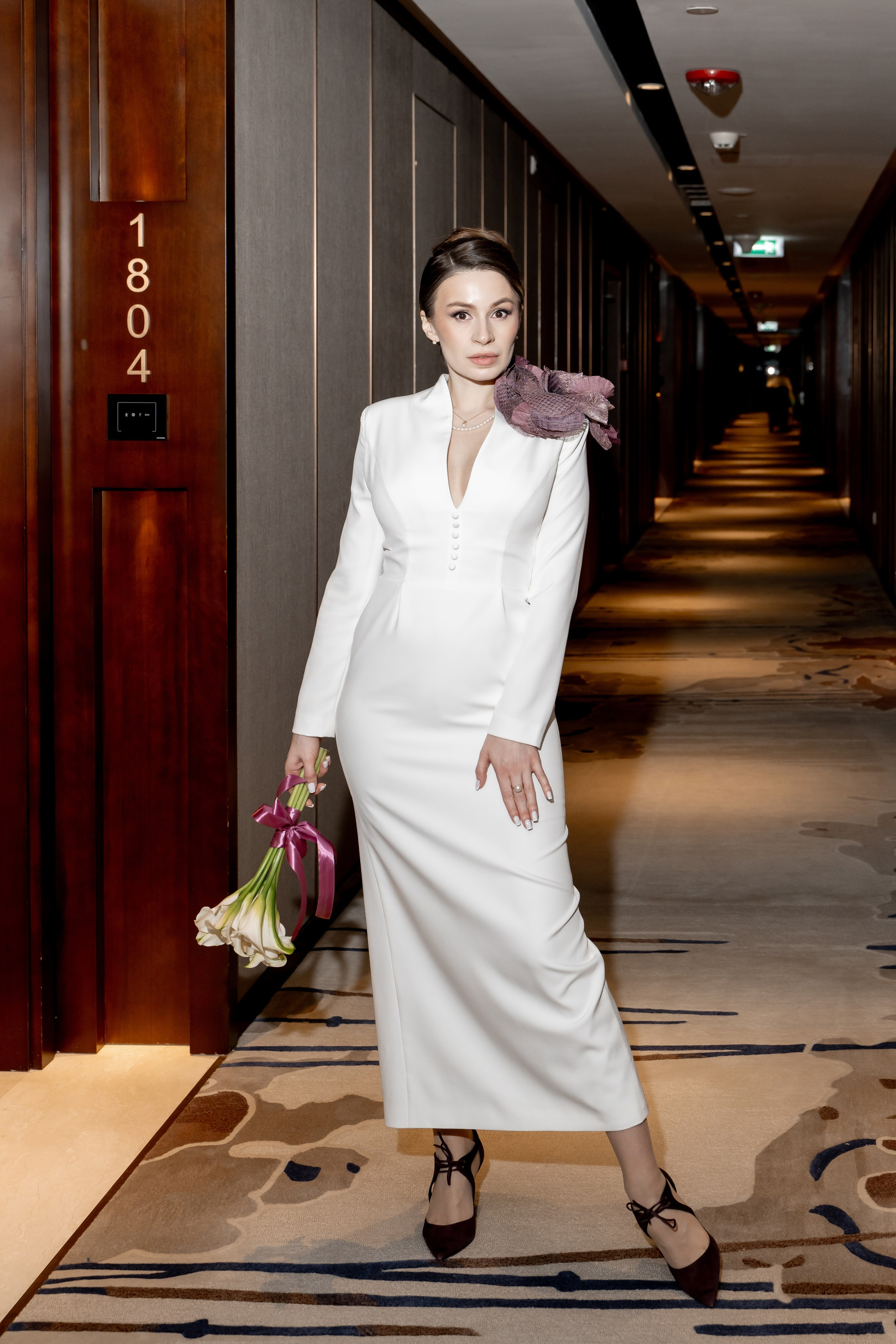 Свадебный фотограф в Москве. Свадебный фотограф Видное, Бутово, Домодедово, Щербинка, Царицыно. Свадебная фотосессия и сборы невесты в отеле Soluxe. Регистрация брака во дворце бракосочетания ВДНХ. Свадьба на ВДНХ. Свадебная фотосессия с ретро автомобилем Чайка. 