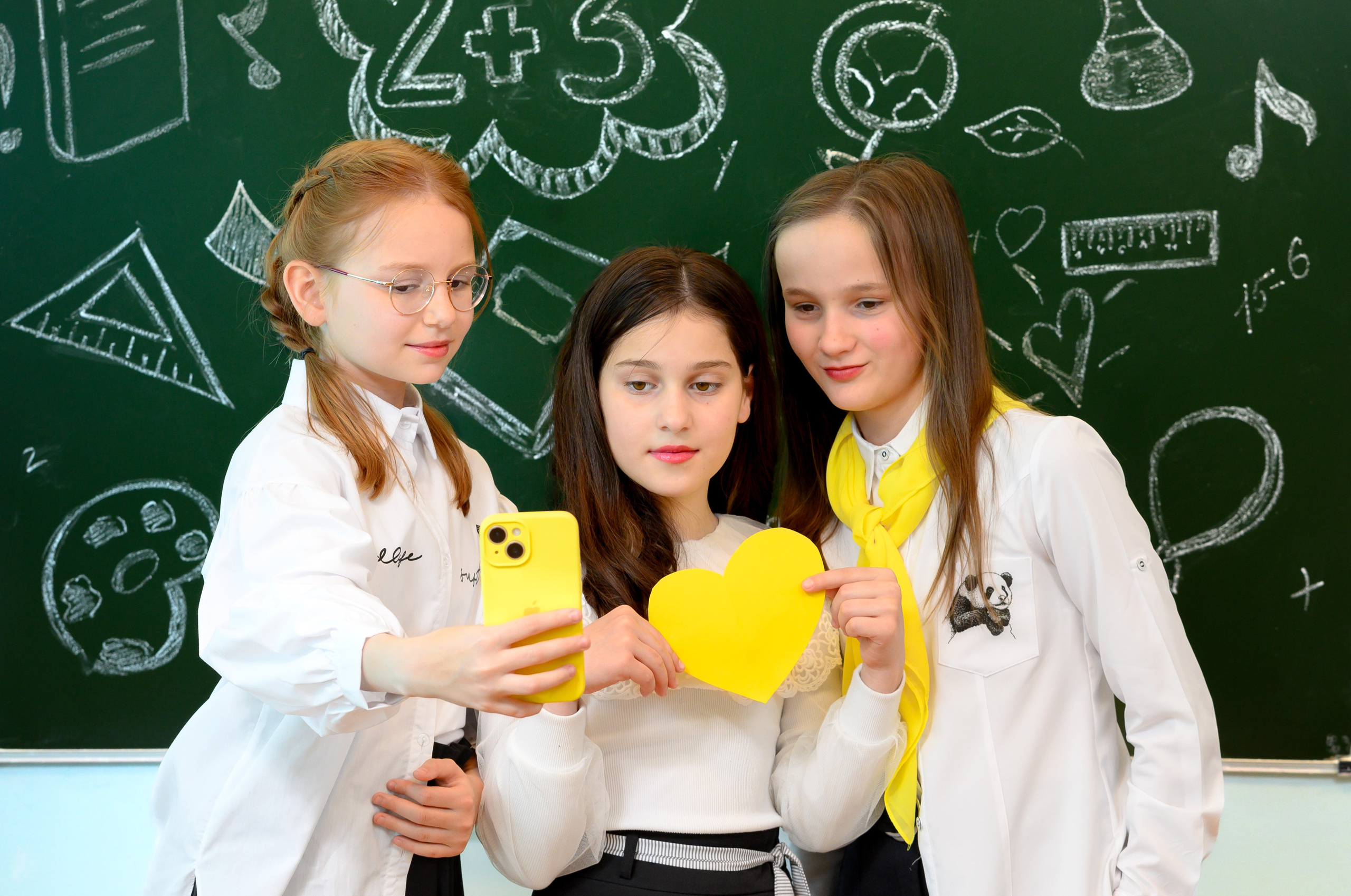 Выпускные альбомы для начальной школы в Туле. Выпускные альбомы в Туле и Тульской области для школ и детских садов