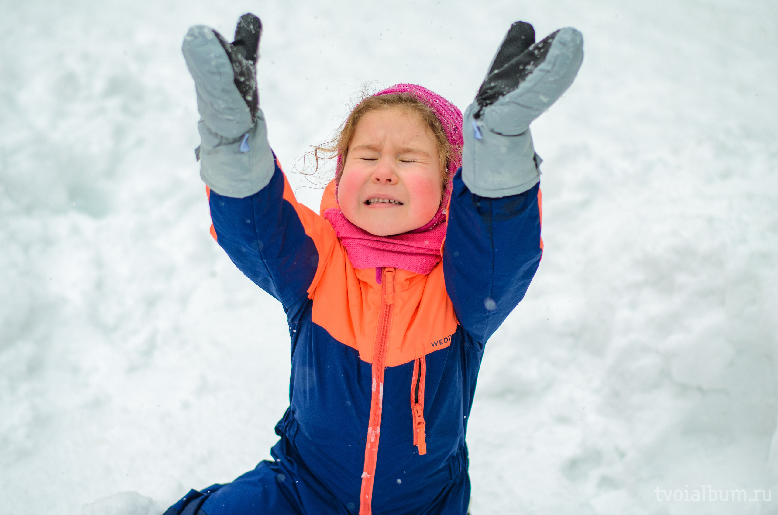 девочка на снегу