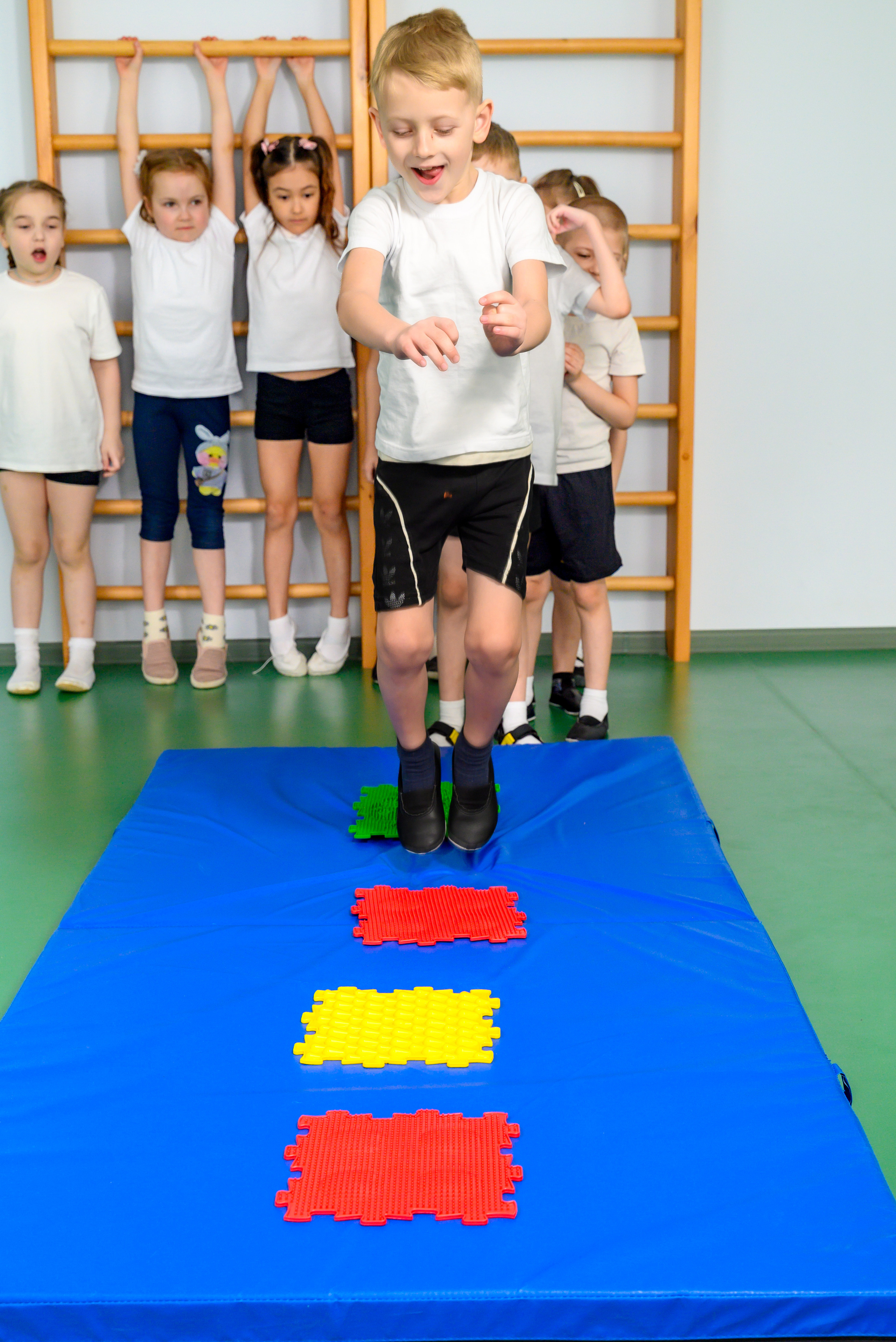 Альбомы для выпускников 1 4 9 11 классов. Выпускные альбомы в Туле и Тульской области для школ и детских садов