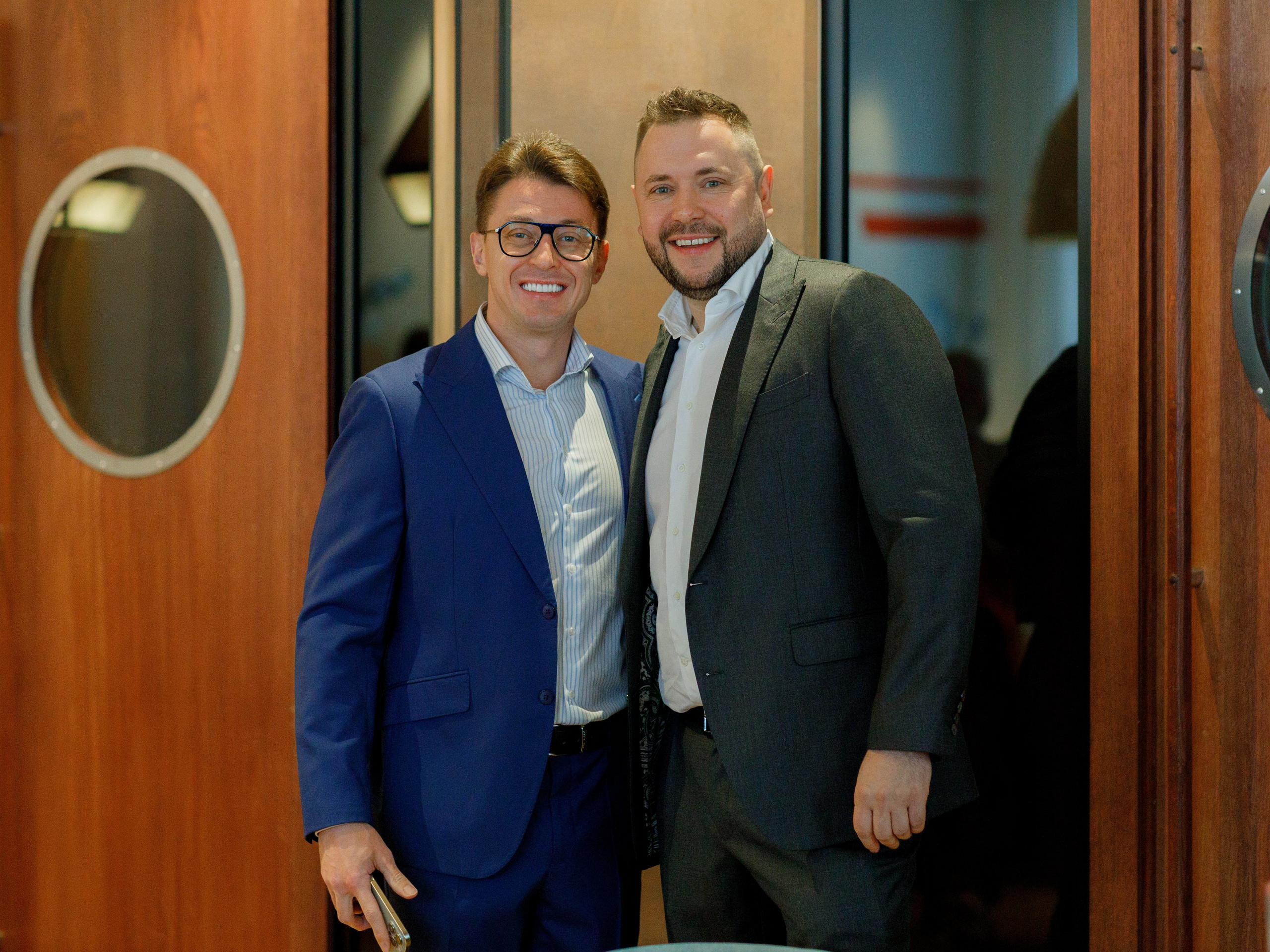 Международный опыт инвестиций РФ и ОАЭ. Бизнес-завтрак в «Магадане». Репортажный фотограф в Новосибирске Алена Помазунова