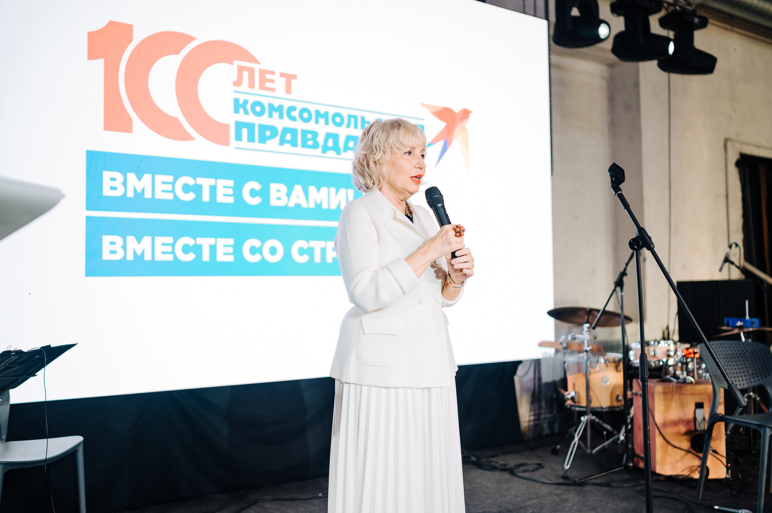 Белый бал в честь столетия Комсомольской правды. Фотограф Елена Афанасьева