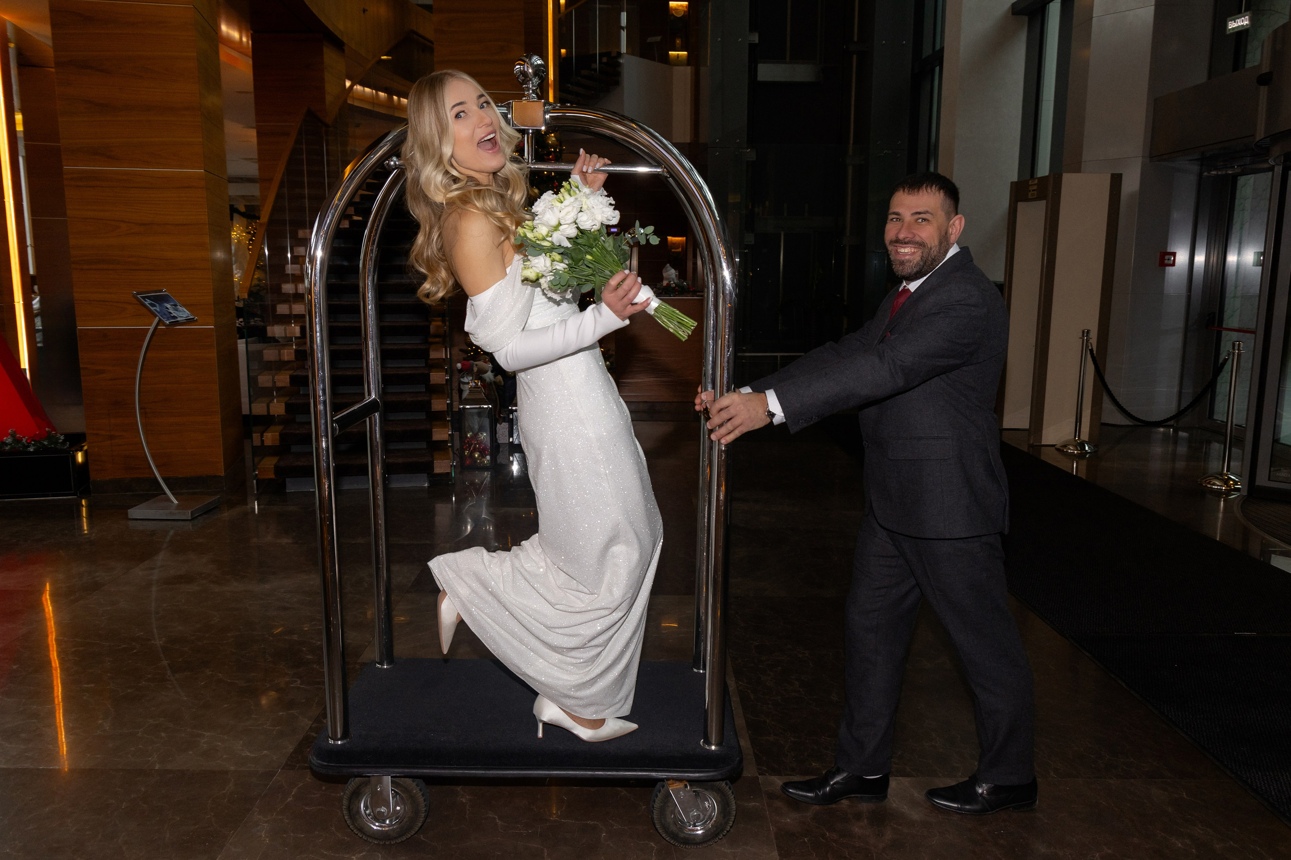 Свадебная фотосессия в отеле Марриот в Минске (Minsk Marriott Hotel). Свадебный фотограф в Минске/Беларуси Сергей Спиридонов