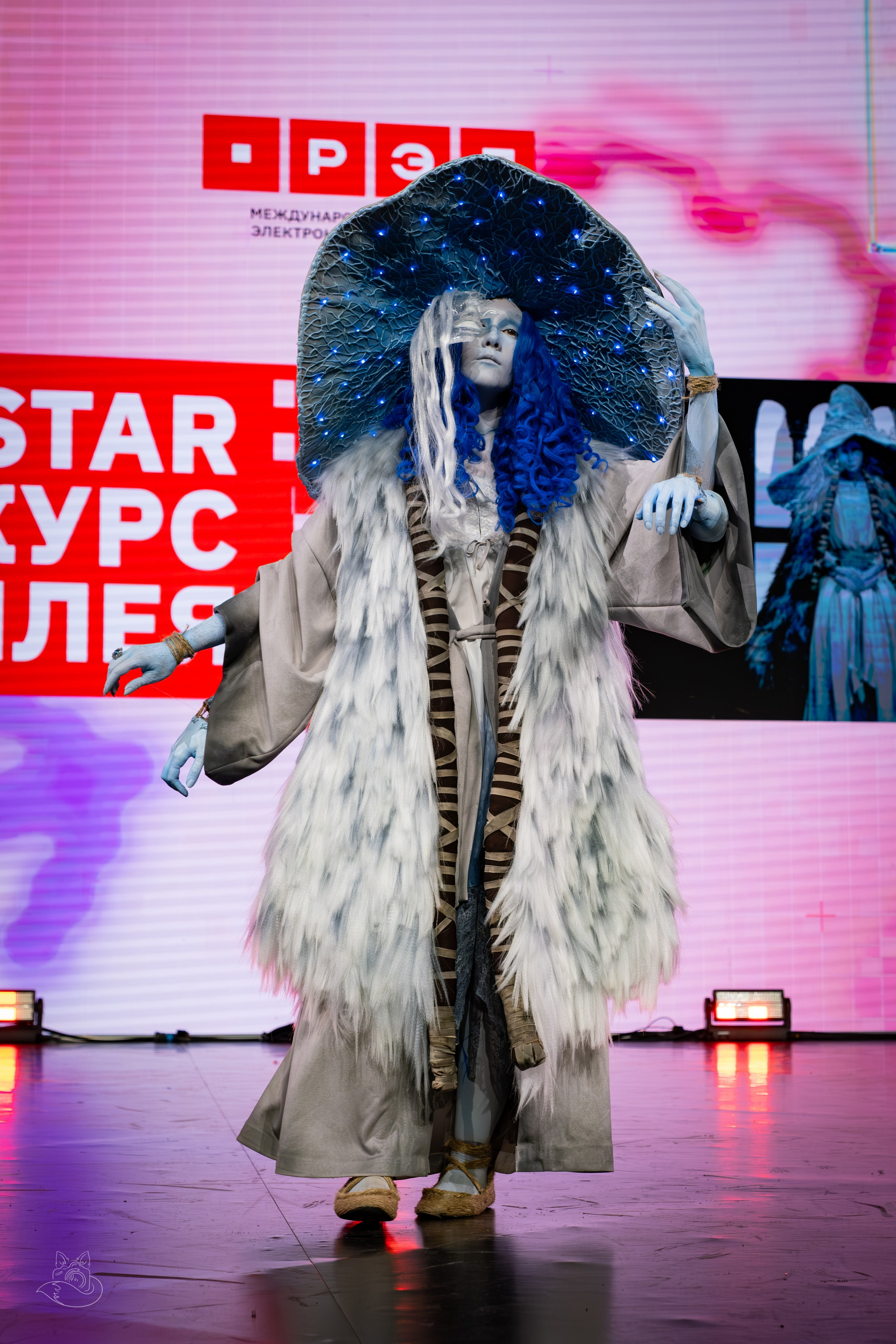 Сцена РЭД ЭКСПО 2024. Косплей фотограф