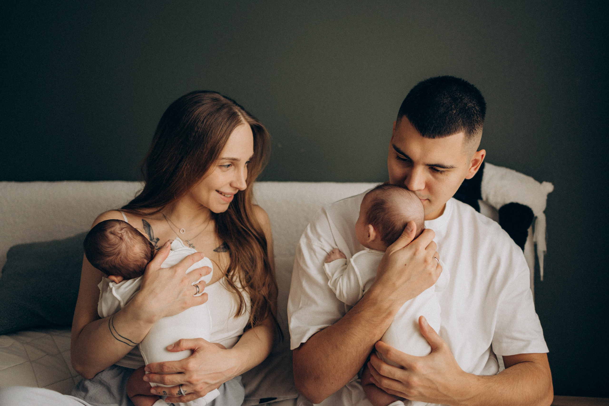 Семейная фотосессия с новорожденным, фотосессия новорожденного, ньюборн, фотосессия ньюборн, ньюборн лайфстайл, фотосессия новорожденного дома, фотограф новорожденных