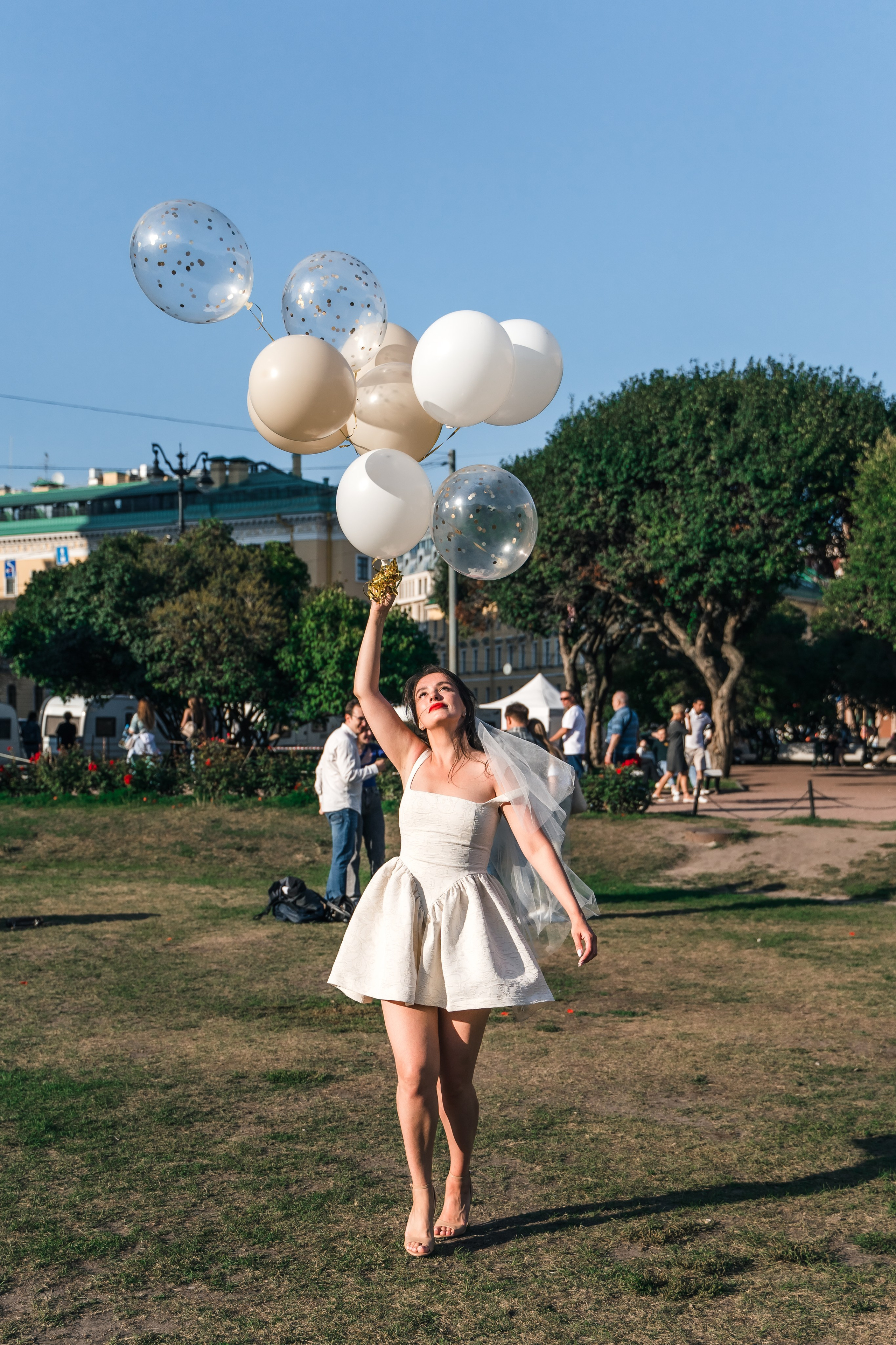 Фотосъемка девичника, встреча девушек, веселые женские портреты