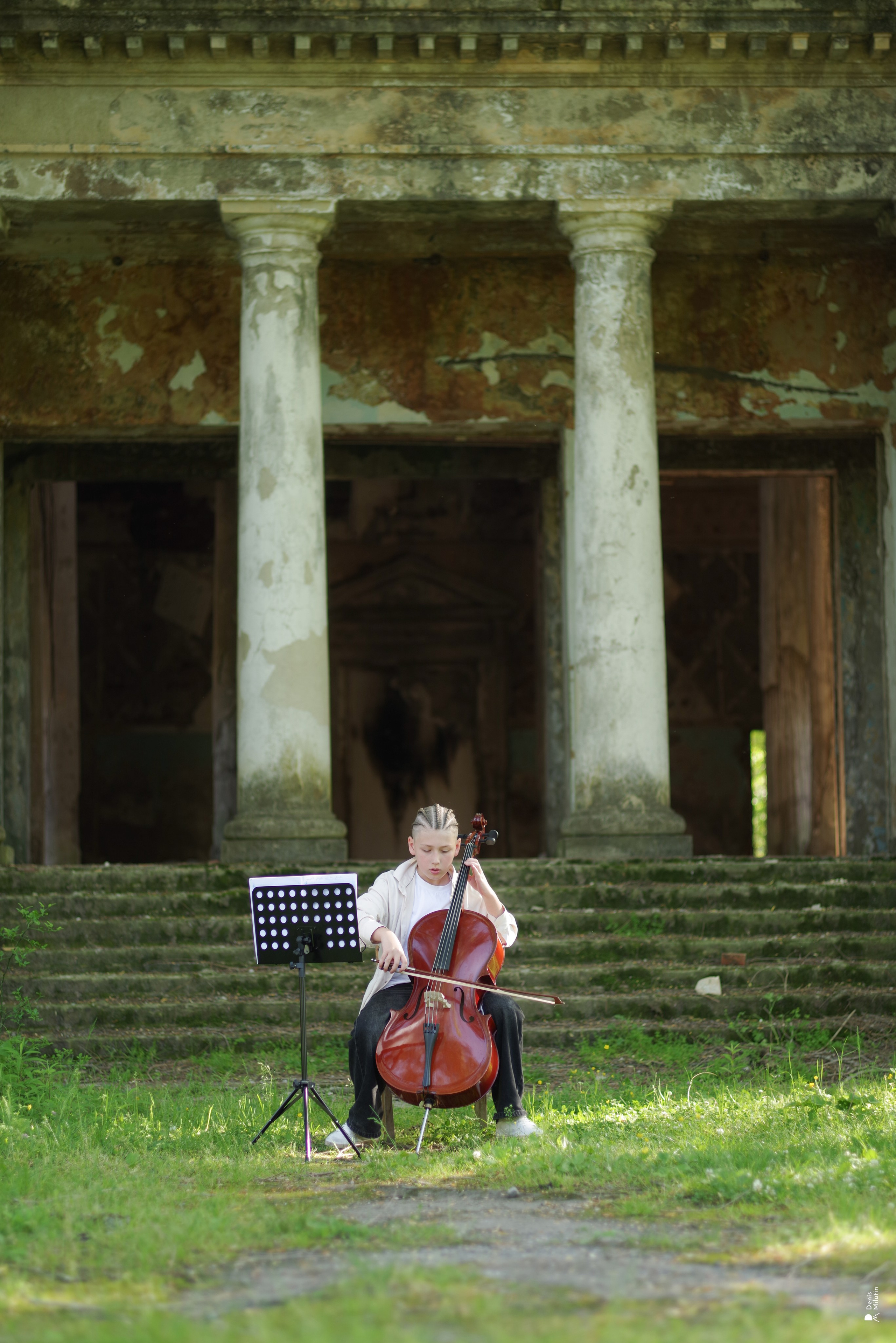 Виолончелист. Портретный фотограф Денис Милютин