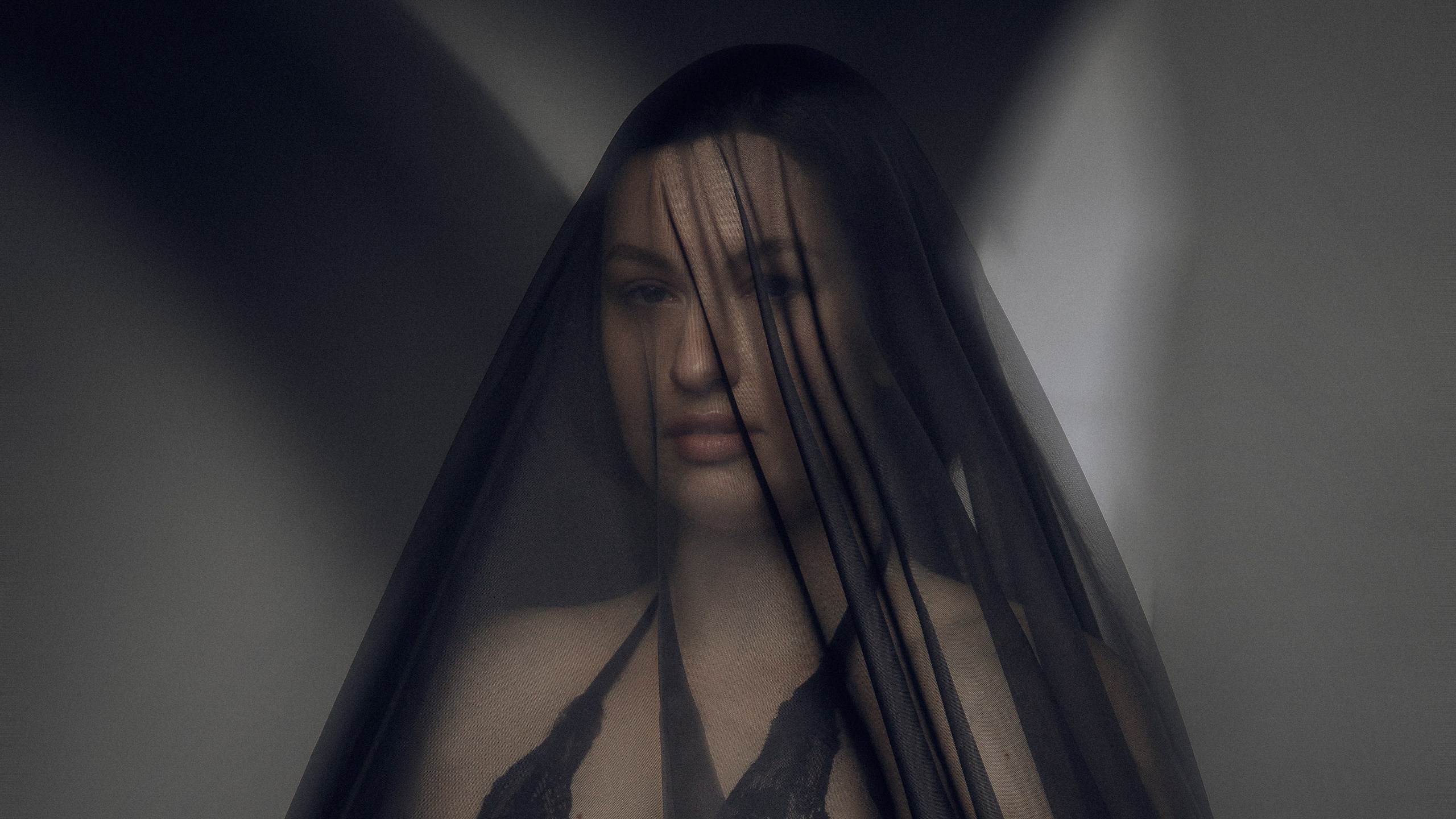 Фотосессия в студии с черной вуалью!