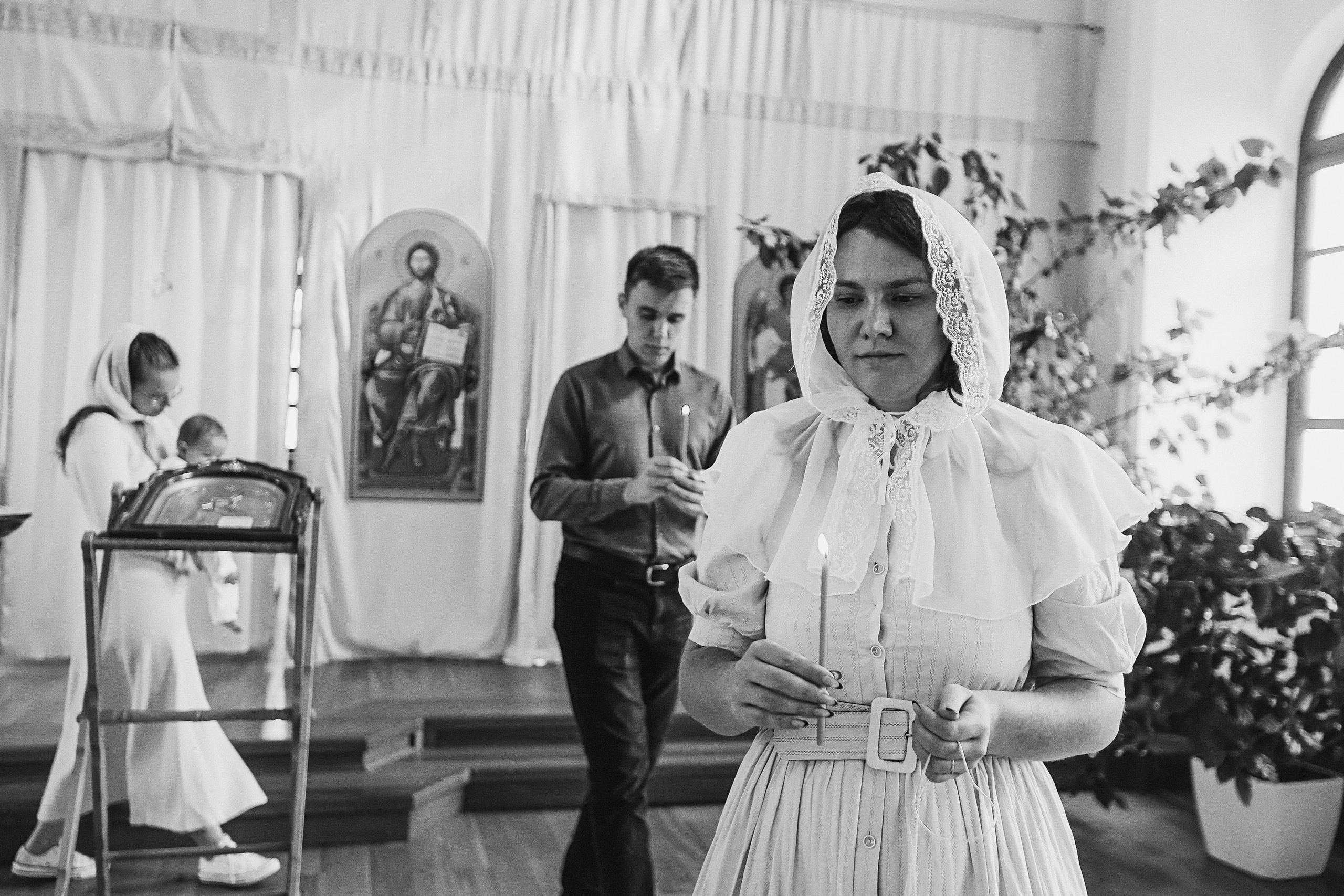 Крещение церковь около моста влюбленных. Семейный фотограф Тюмень, фотограф на роды Салмина Мария