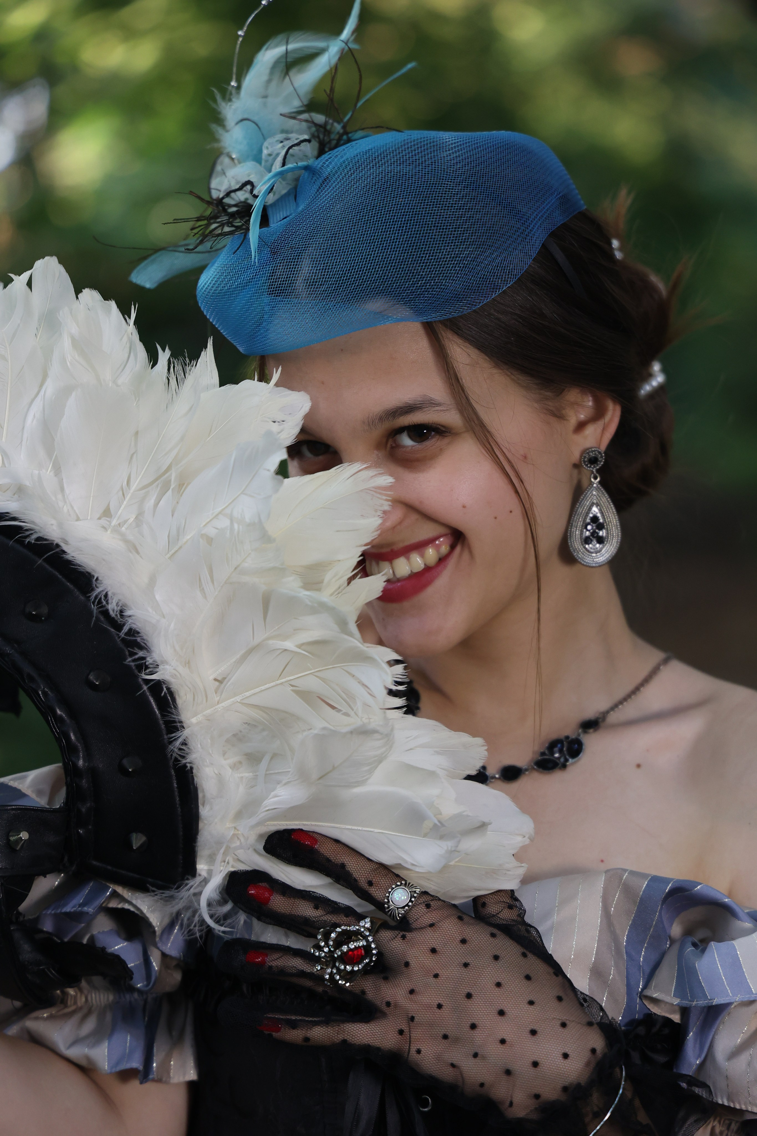 Карнавальные костюмы, крылья в прокат аренда в Жуковском . Крылья ангела, Малифисента. Черные и белые крылья, аксессуары из перьев в прокат. Фотограф для маркетплейсов, фотоуслуги в Жуковском Татьяна Марсуверских