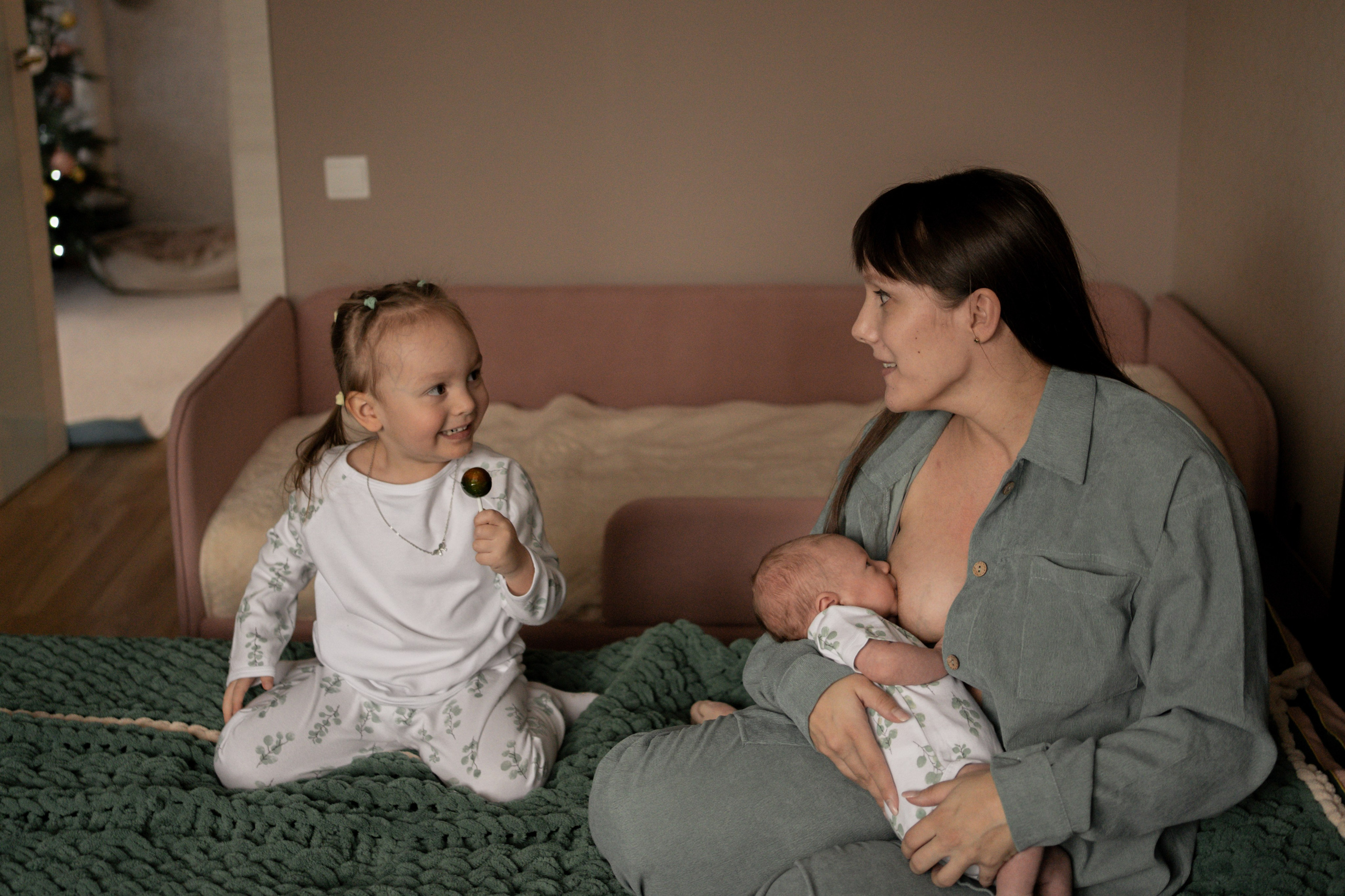 Оля, Коля, Аня, Рита. Фотограф грудного вскармливания в Москве Екатерина