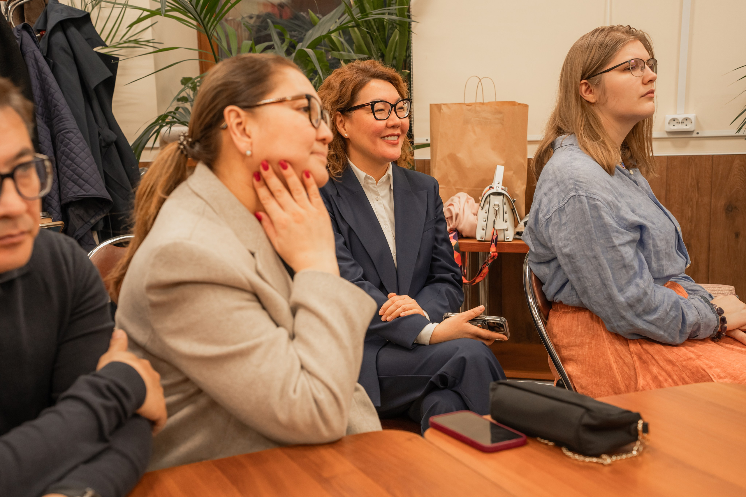 Презентация книги «Человек за бортом», автор София Цой. Репортажный фотограф Анастасия Рубцова