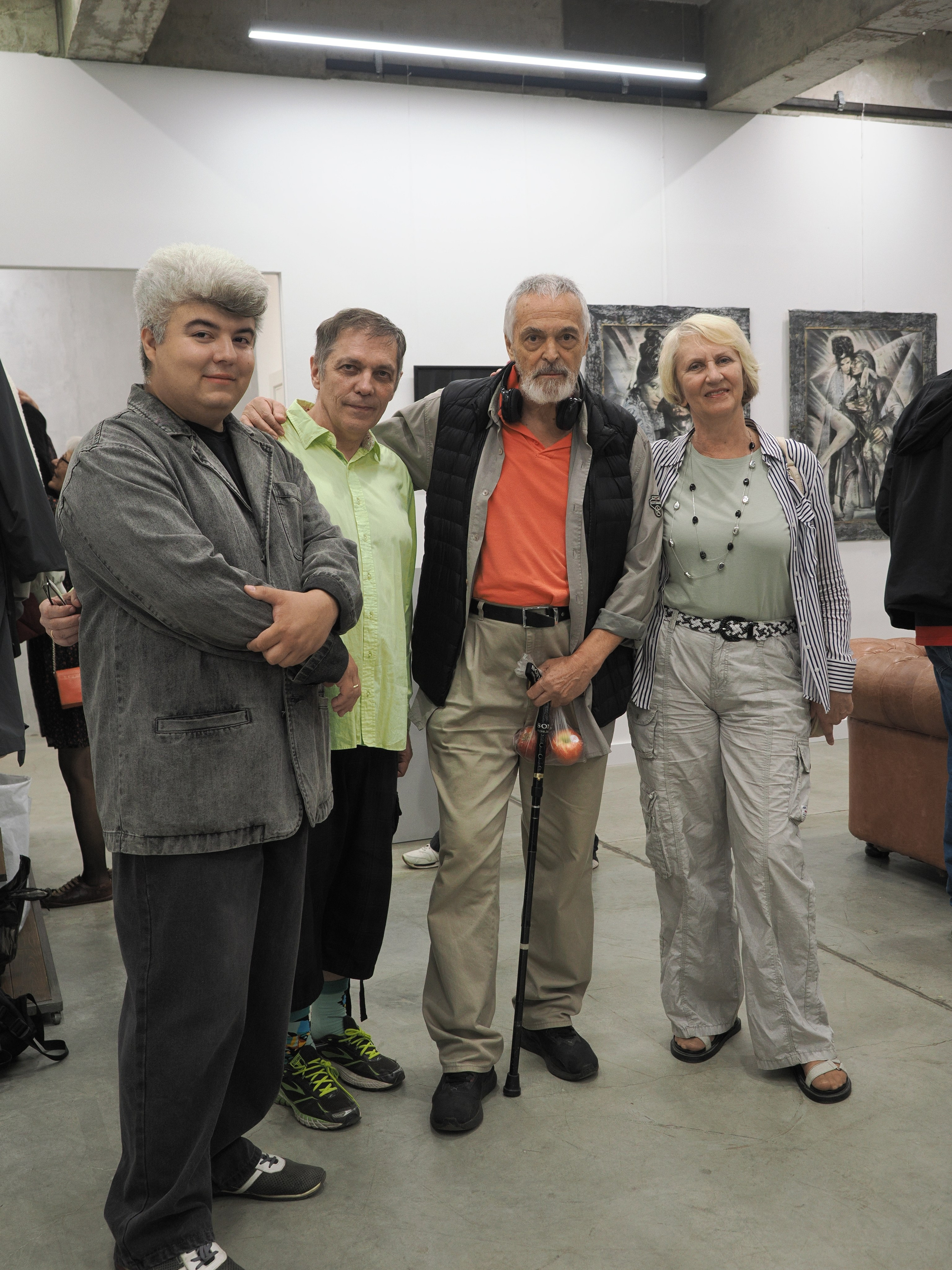 Фото ТОП Яблоко Галерея  современного искусства 13.20 