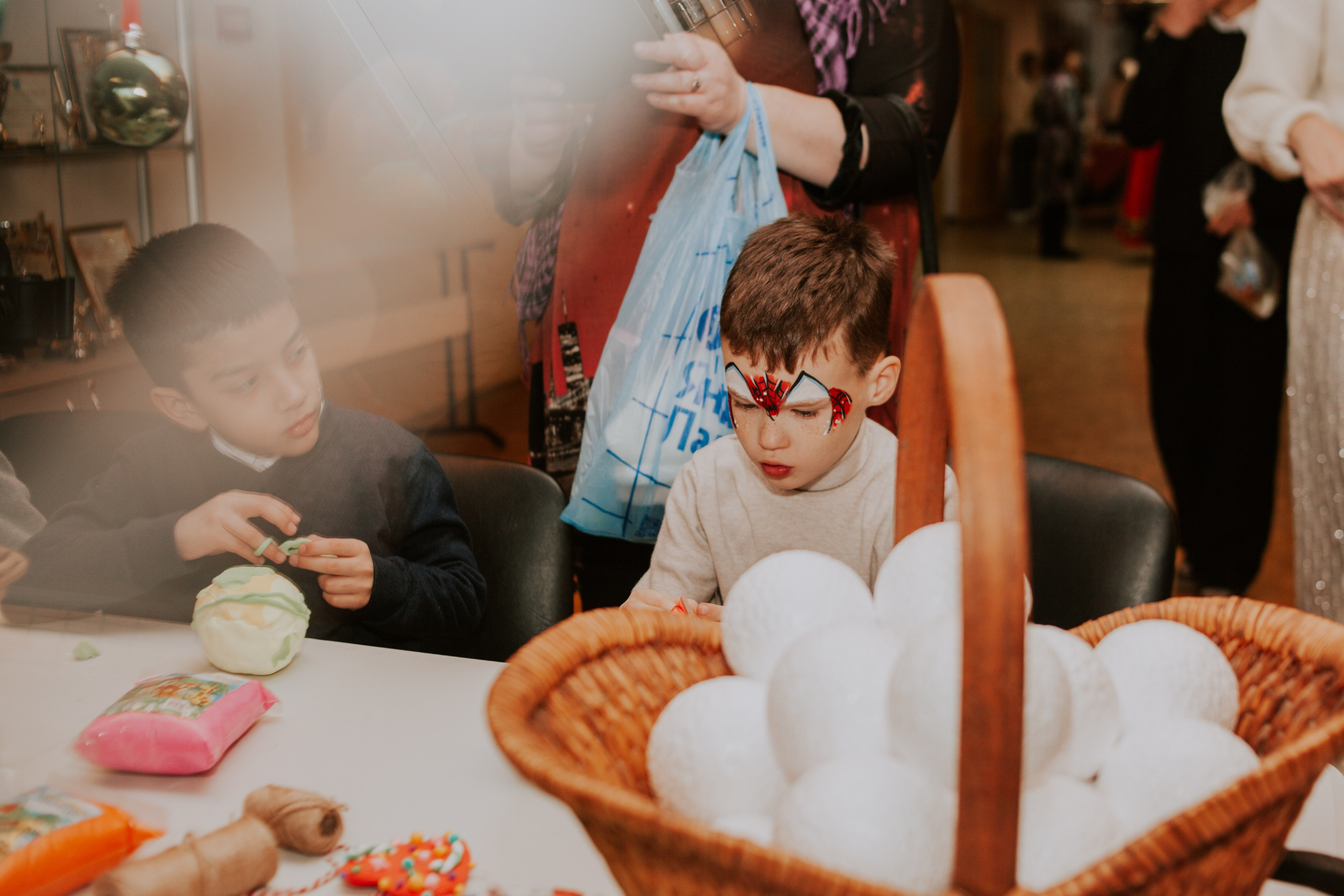 Мастер-класс от Мастерской Наташи Ой на фестивале для детей с ОВЗ «Шире круг». Семейный фотограф во Всеволожске и Санкт-Петербурге Юлия Капустина