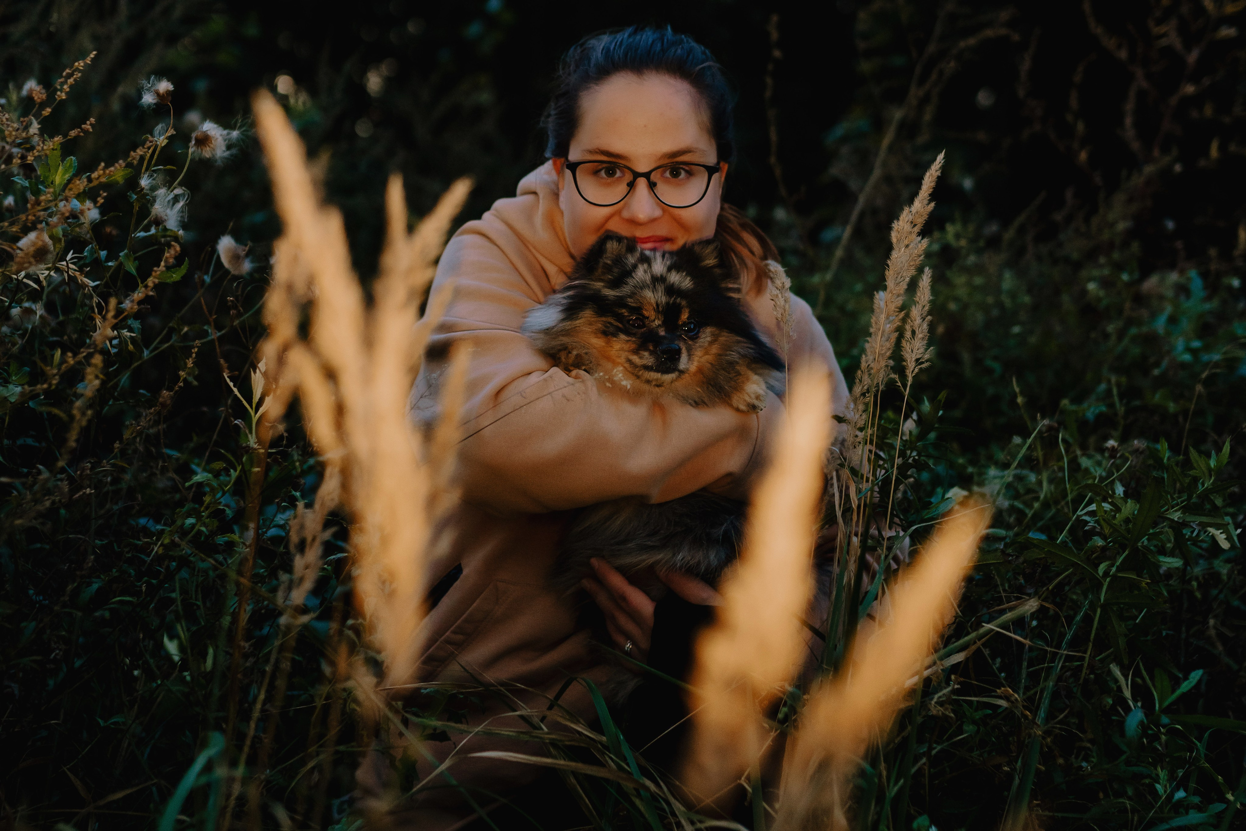 Семейная фотосессия с двумя собаками на закате. Фотограф анималист в Спб недорого Олеся Майорова