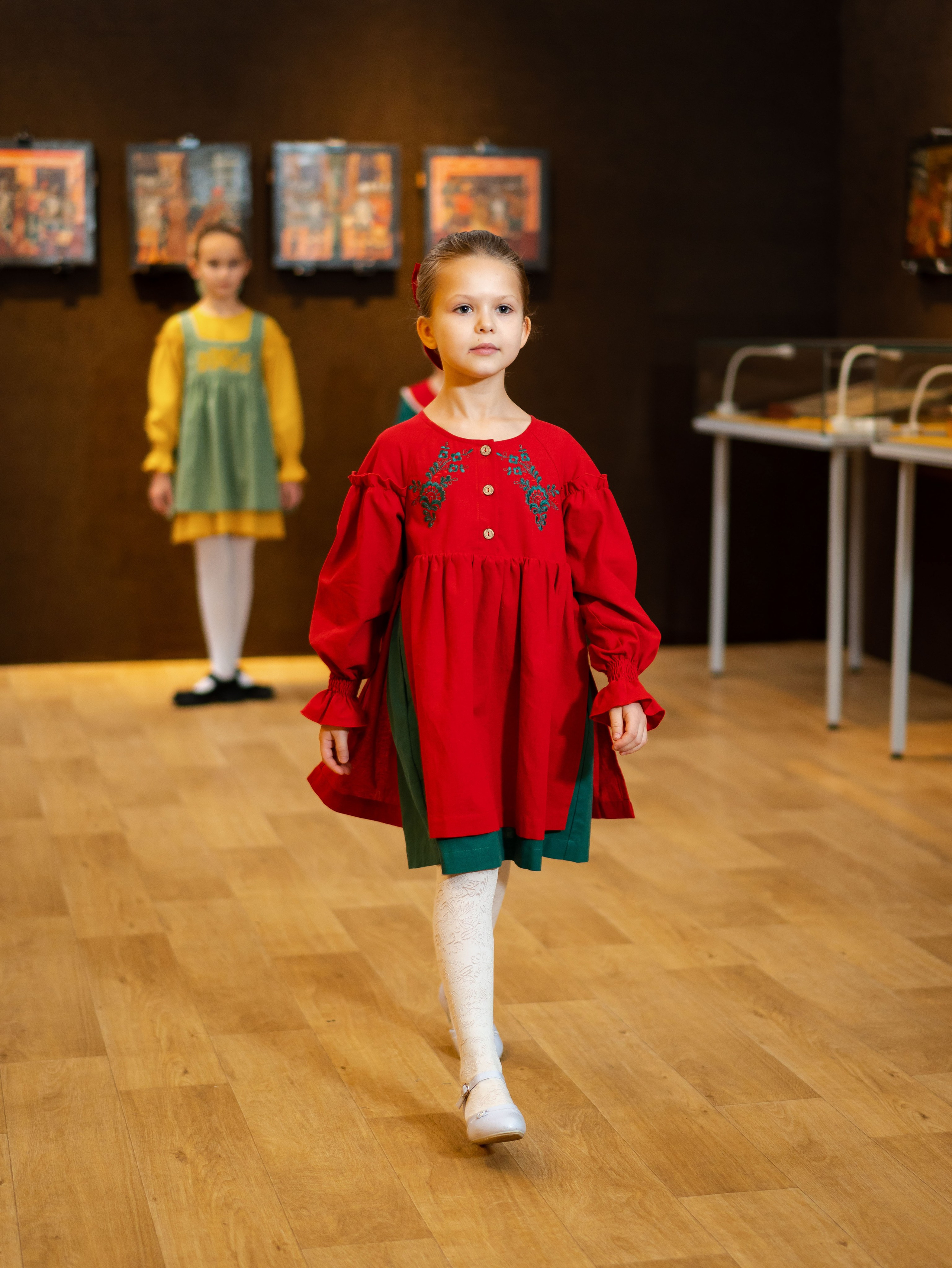 Показ одежды в рамках выставки «105. Лучшее». Фотограф Москва