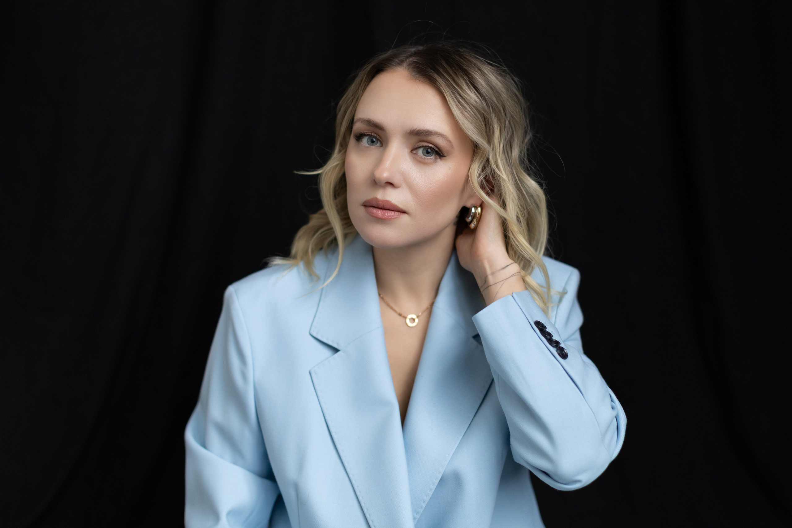 Фотосессия в лаконичной студии с Ульяной. Портретный и семейный фотограф Юлия Герман