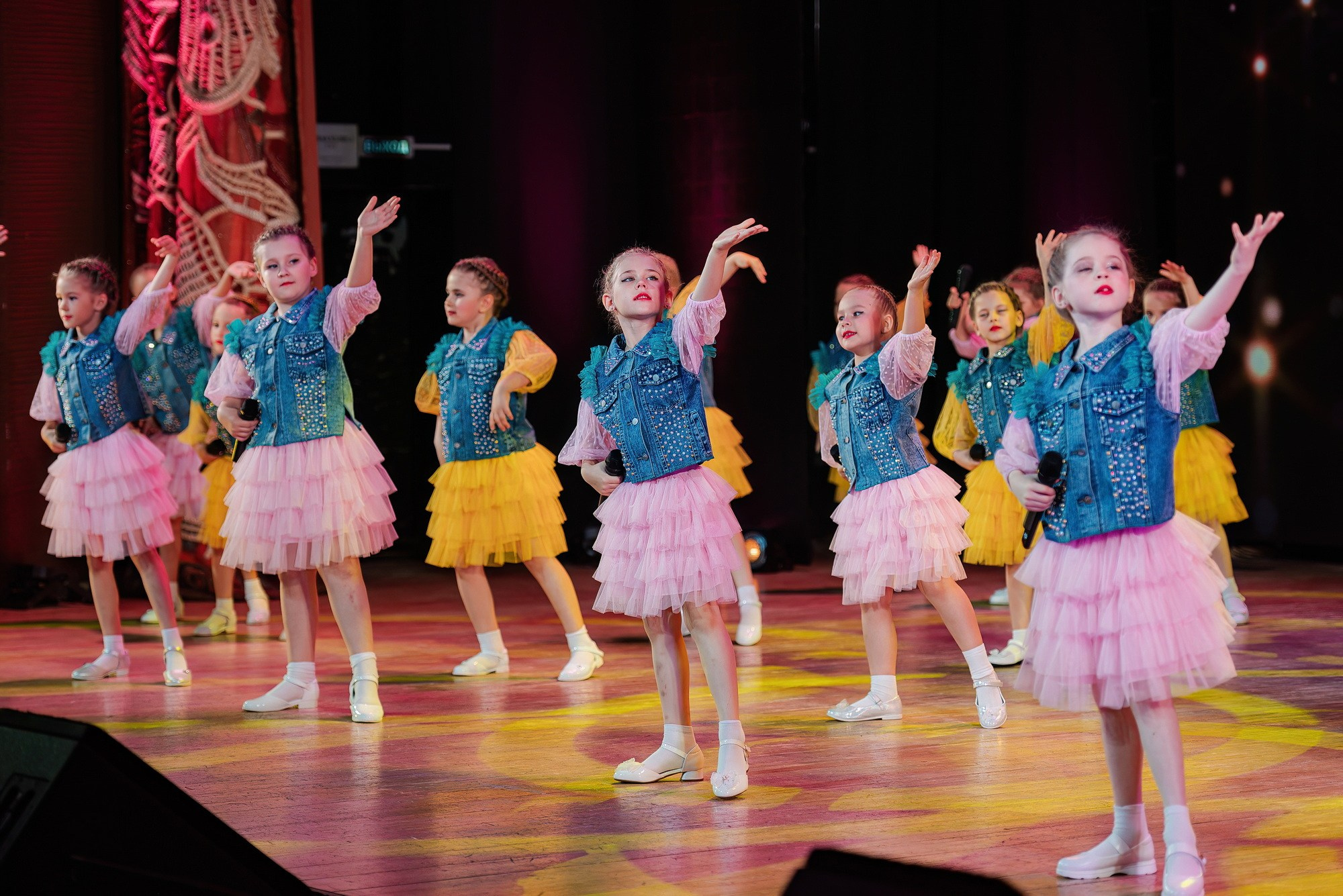 Отчетный концерт Образцового коллектива Алтая театра эстрадной песни «Созвездие». Свадебный и репортажный фотограф Никита Сницарев в Барнауле