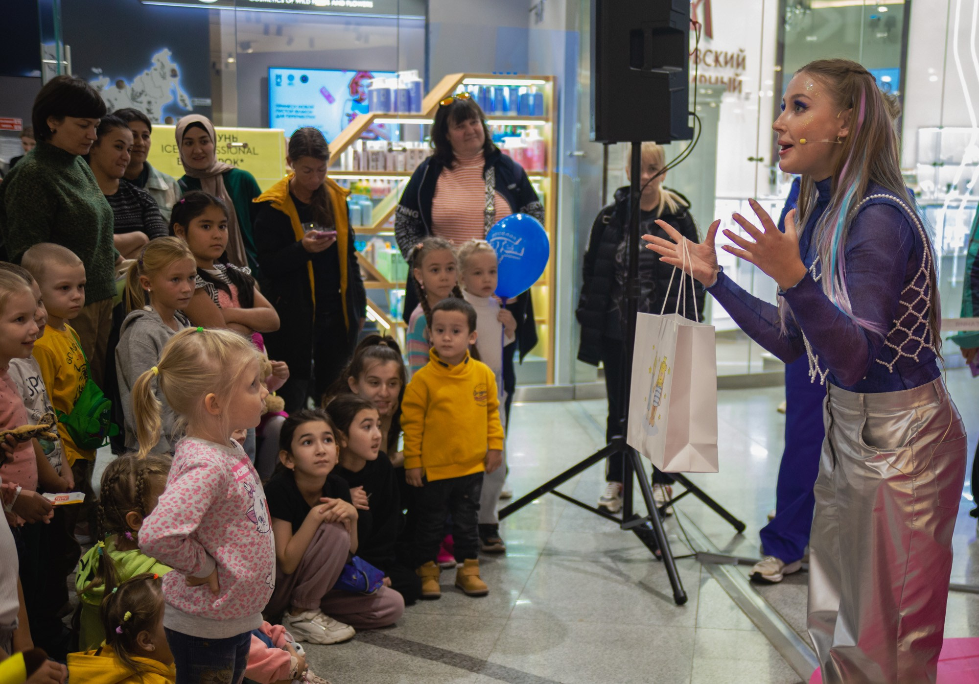 Сказка в ТЦ Океания. Репортажный и концертный фотограф в Москве Анастасия Осень