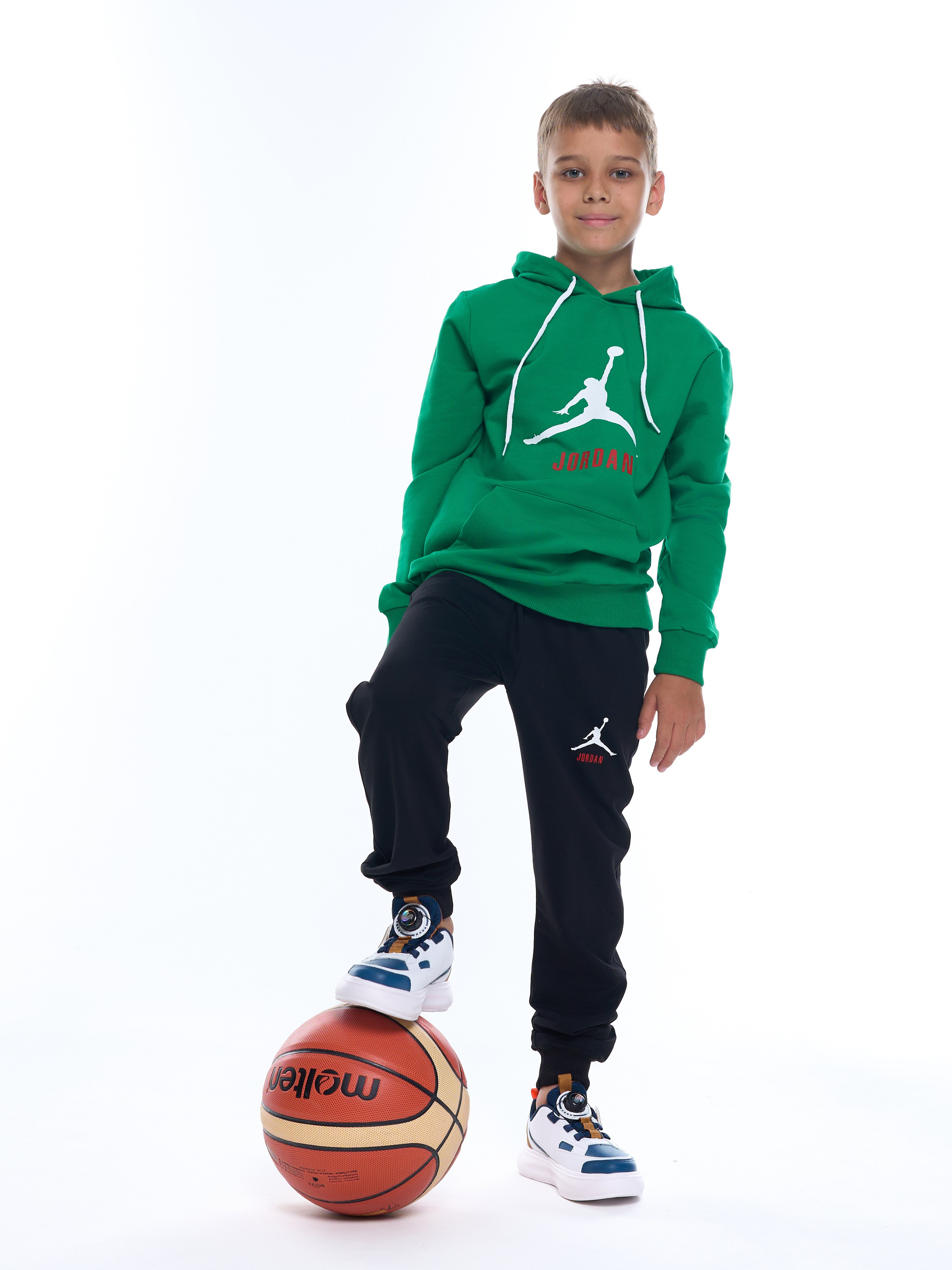 Фотомодель для маркетплейсов Никита. Фотосъёмка для марктеплейсов Studio 11.11