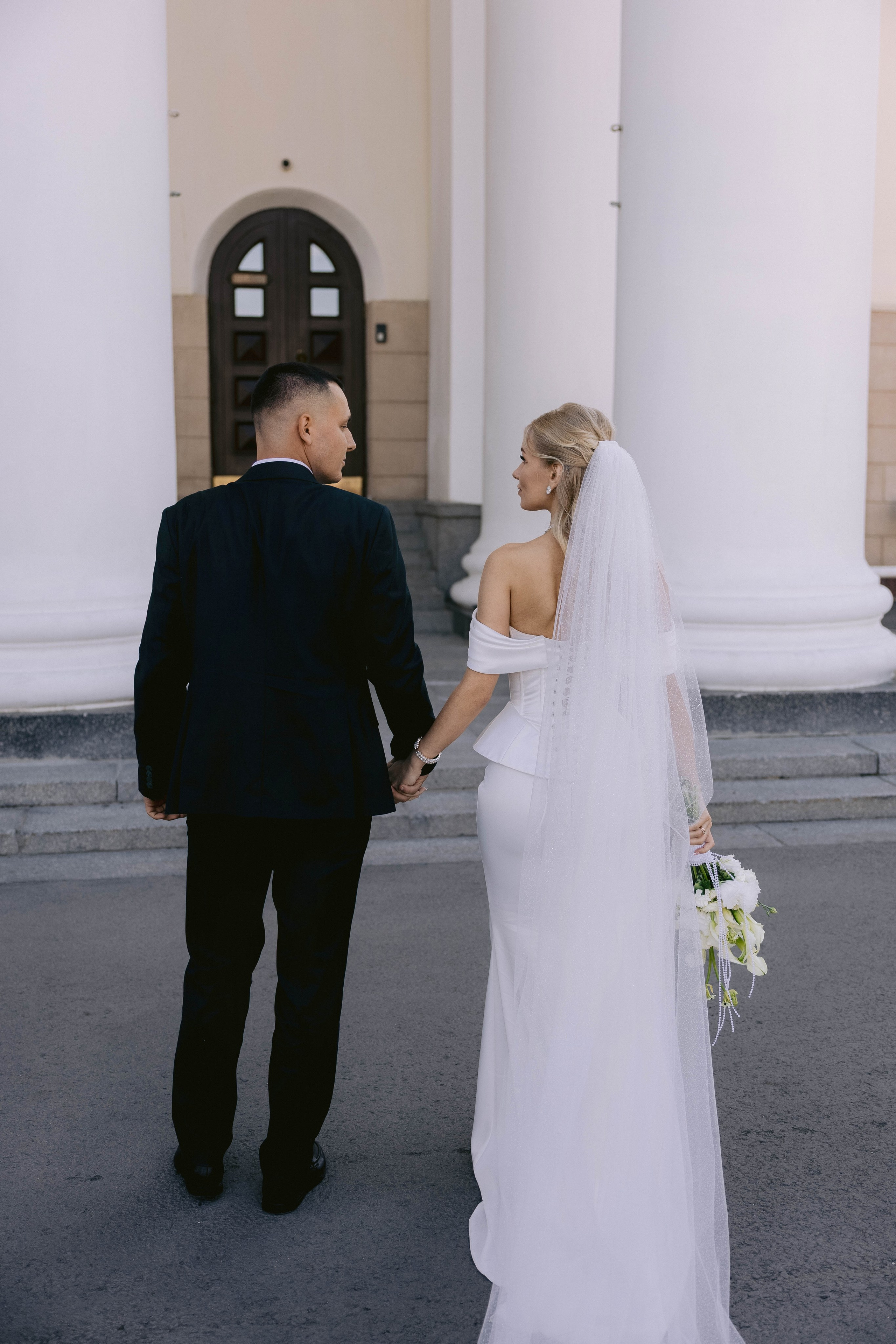 Ангелина, Ефим (прогулка после ЗАГСа). Фотограф в Волгограде Кристина Прохоренко