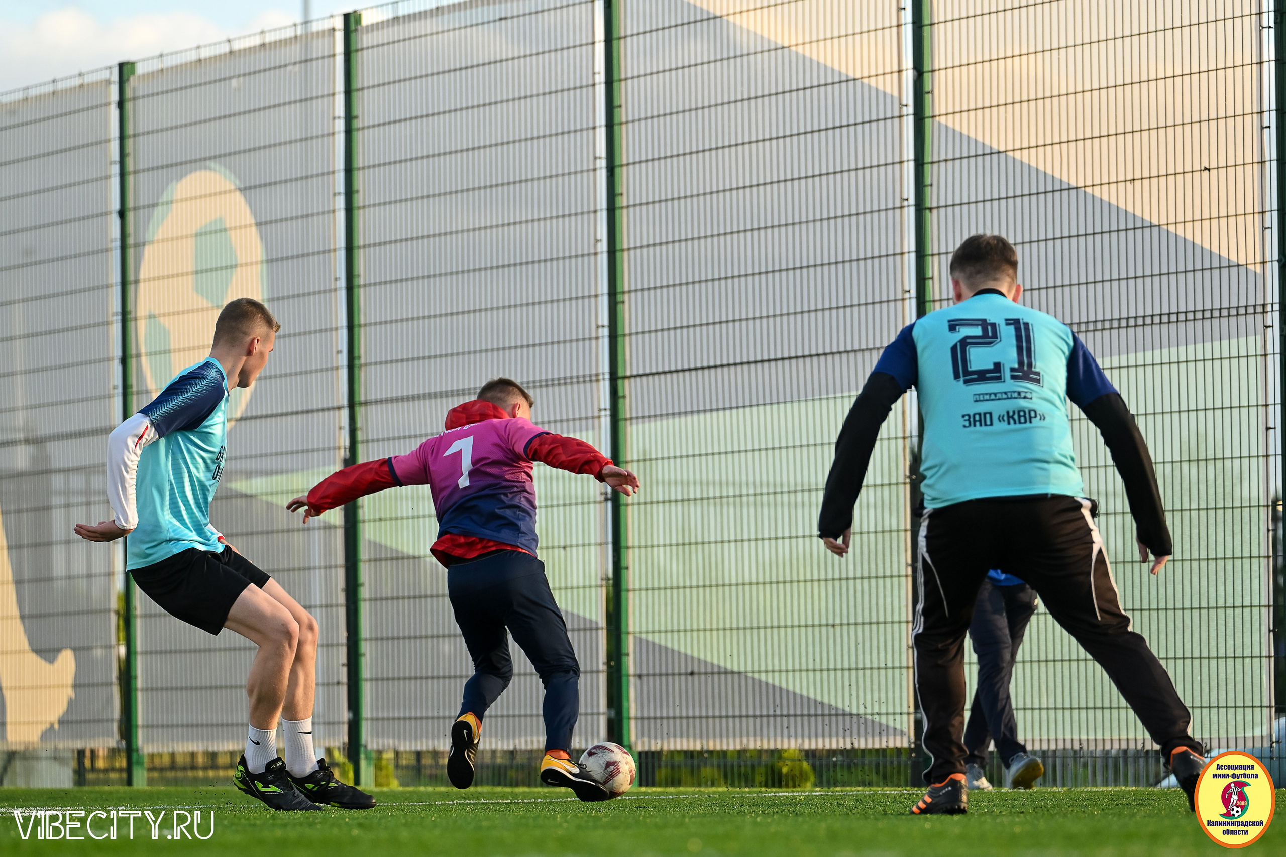 ИГРЫ МИНИ-ФУТБОЛЬНОЙ И КОРПОРАТИВНОЙ ЛИГИ. VIBECITY.RU Вайб Сити Ру Фоторепортажи Фотоотчеты Калининград