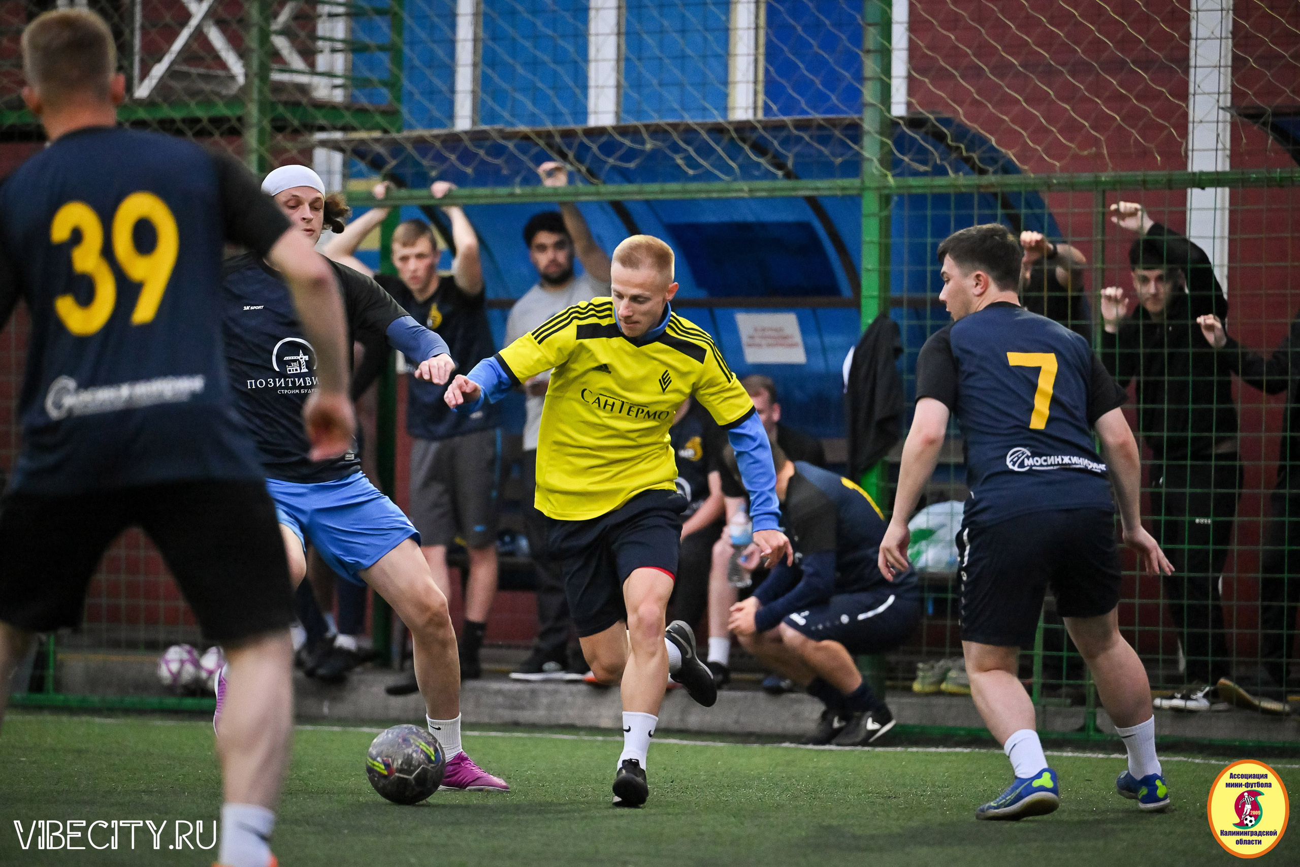 ИГРЫ МИНИ-ФУТБОЛЬНОЙ И КОРПОРАТИВНОЙ ЛИГИ. VIBECITY.RU Вайб Сити Ру Фоторепортажи Фотоотчеты Калининград