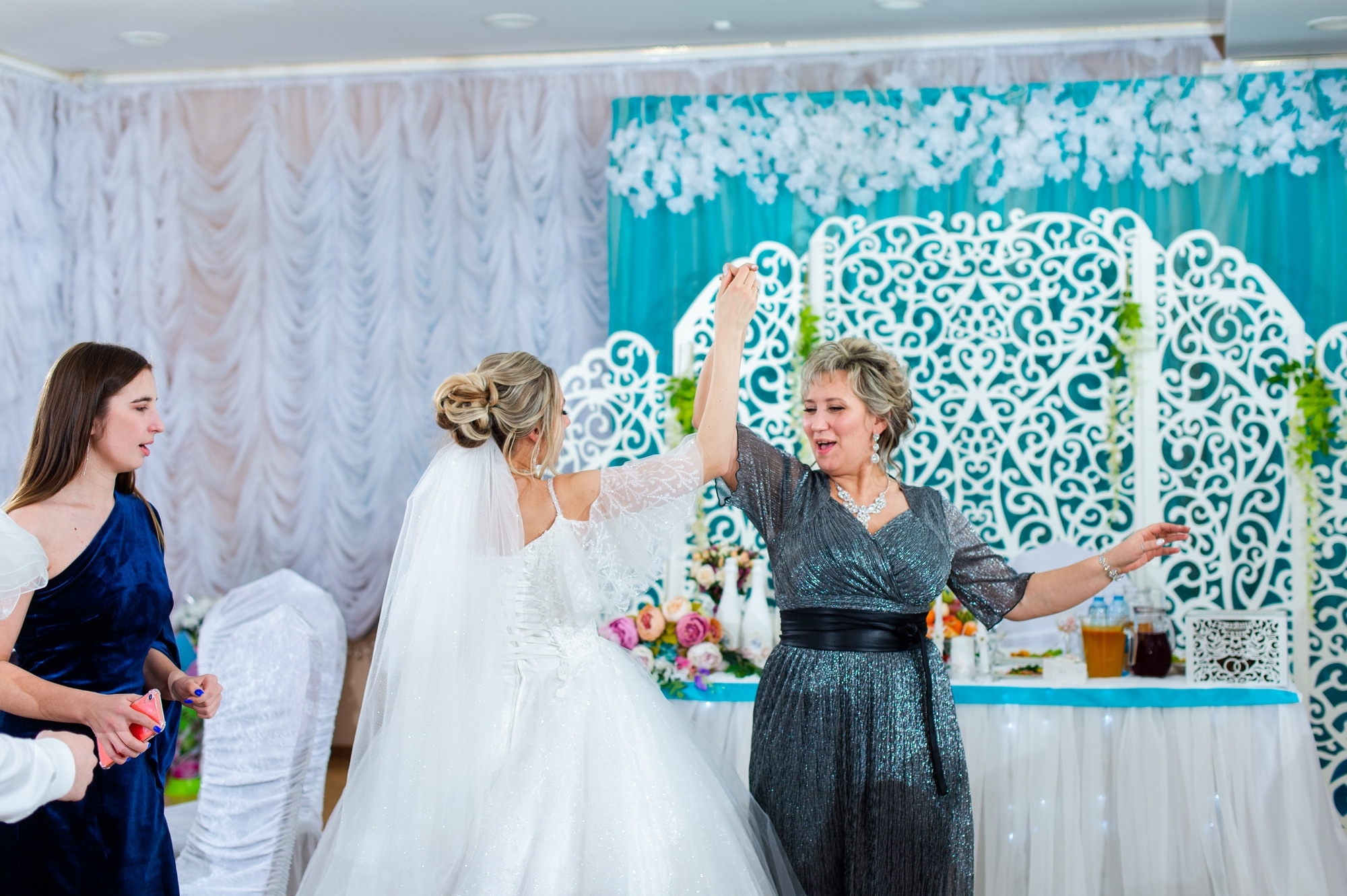 Студийная зимняя свадьба. Свадебный и семейный фотограф в Омске Мормулев Михаил