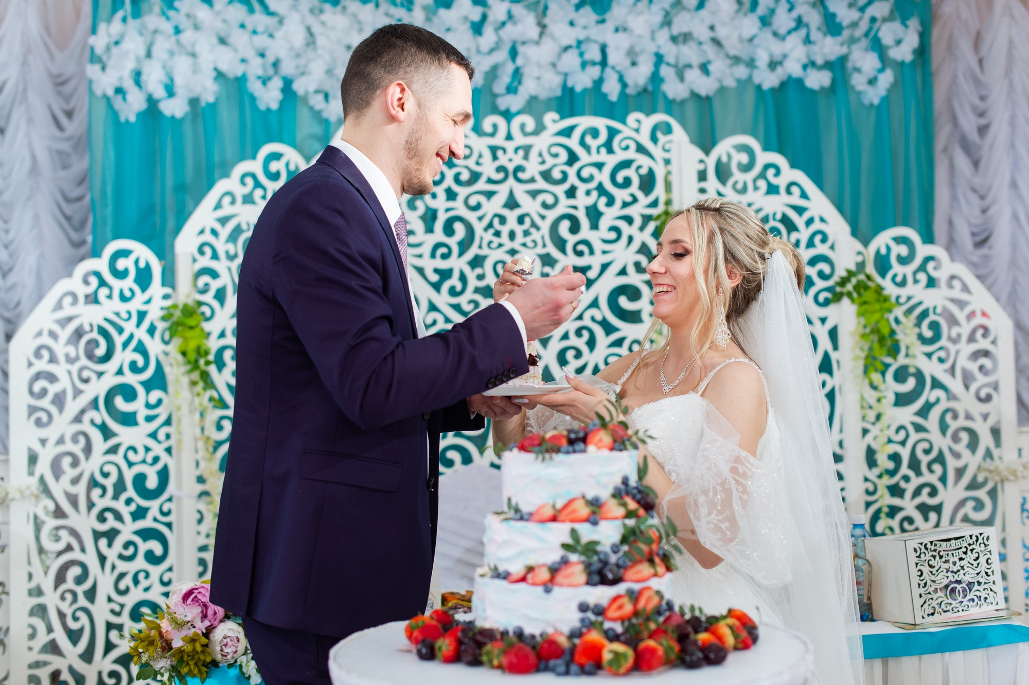 Студийная зимняя свадьба. Свадебный и семейный фотограф в Омске Мормулев Михаил