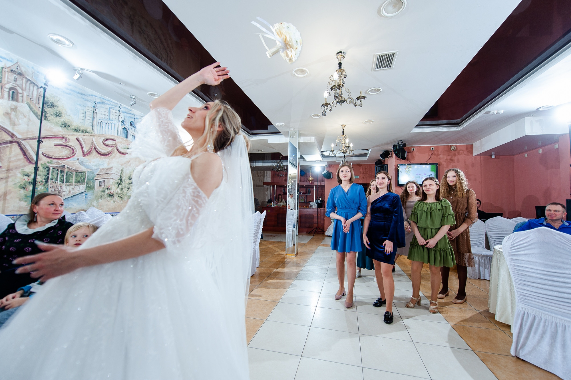 Студийная зимняя свадьба. Свадебный и семейный фотограф в Омске Мормулев Михаил