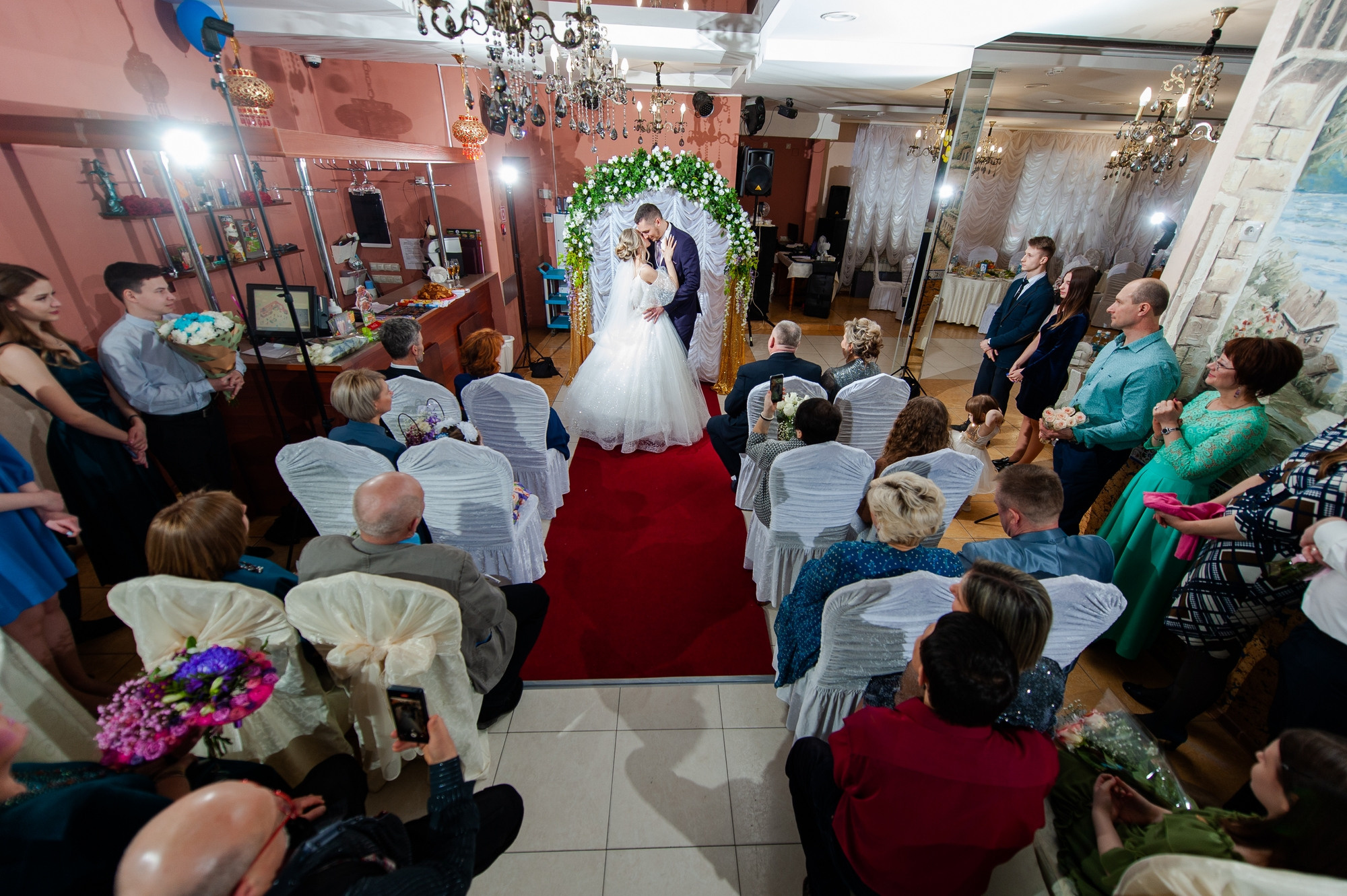 Студийная зимняя свадьба. Свадебный и семейный фотограф в Омске Мормулев Михаил
