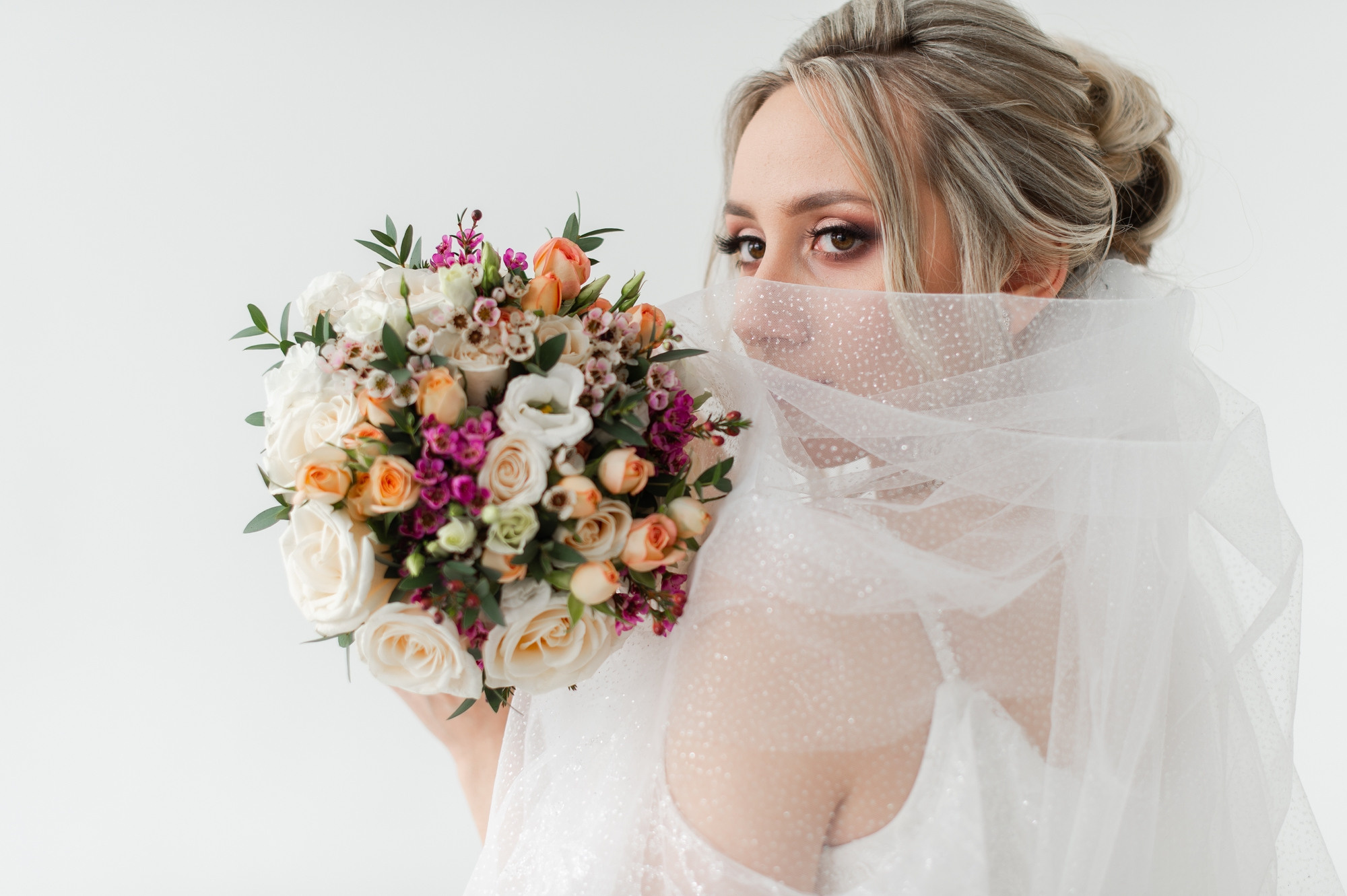 Студийная зимняя свадьба. Свадебный и семейный фотограф в Омске Мормулев Михаил