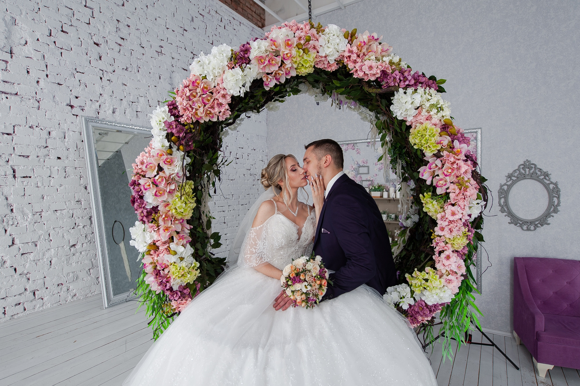 Студийная зимняя свадьба. Свадебный и семейный фотограф в Омске Мормулев Михаил